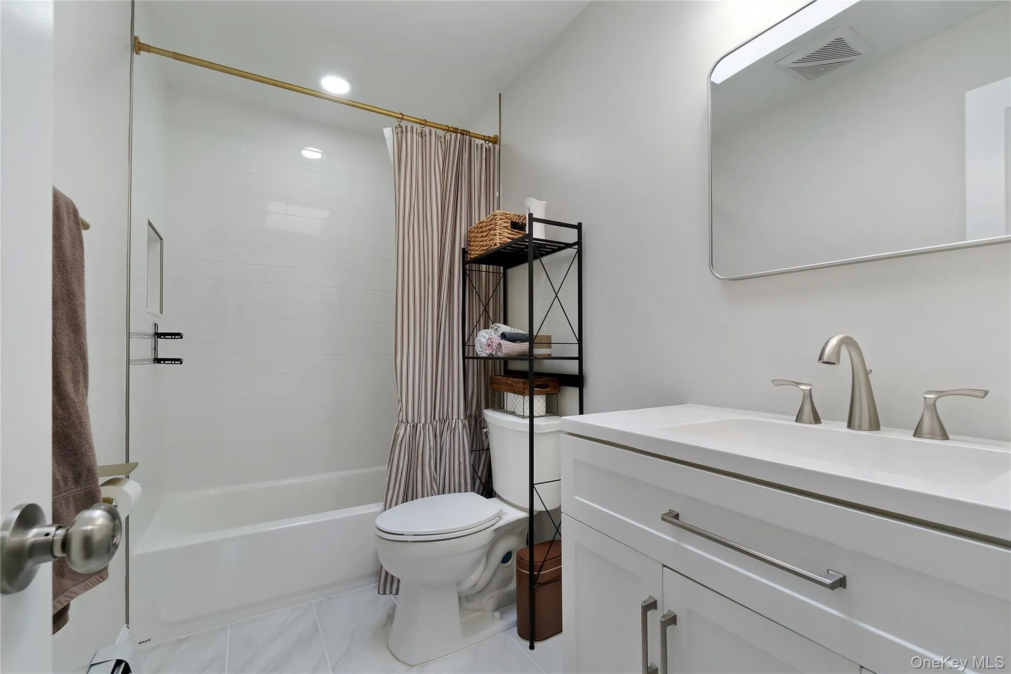 41 Richmond Street, Islip, NY, 4 Bedrooms Bedrooms, 9 Rooms Rooms,2 BathroomsBathrooms,Residential,For Rent,Richmond,0,1047602 41 Richmond Street, Islip, NY, 4 Bedrooms Bedrooms, 9 Rooms Rooms,2 BathroomsBathrooms,Residential,For Rent,Richmond,0,1047602