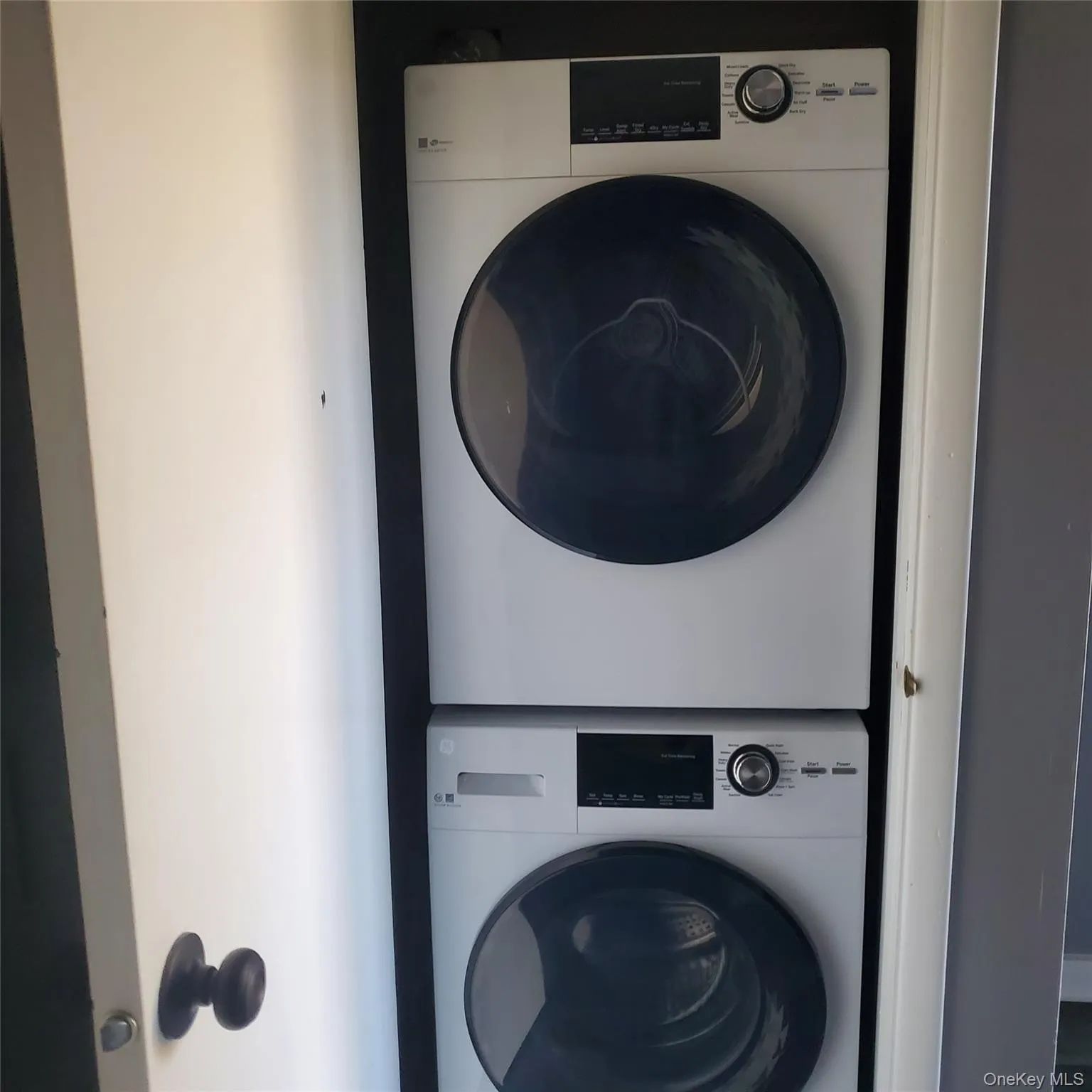 160 West Road, Pleasant Valley, NY, 1 Bedroom Bedrooms, 5 Room Rooms,1 BathroomBathrooms,Residential Lease,For Rent,West,0,1047603 160 West Road, Pleasant Valley, NY, 1 Bedroom Bedrooms, 5 Room Rooms,1 BathroomBathrooms,Residential Lease,For Rent,West,0,1047603