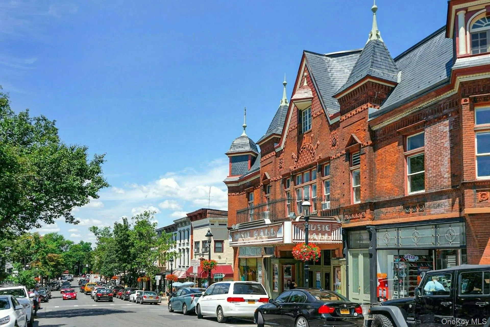 Tarrytown's vibrant Main Street with theaters, restaurants, shops, & more... Tarrytown's vibrant Main Street with theaters, restaurants, shops, & more...