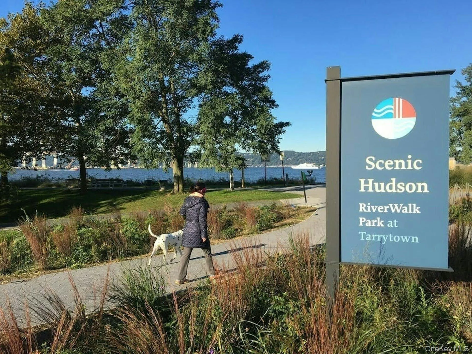Scenic Hudson RiverWalk located at the Tarrytown waterfront. Scenic Hudson RiverWalk located at the Tarrytown waterfront.