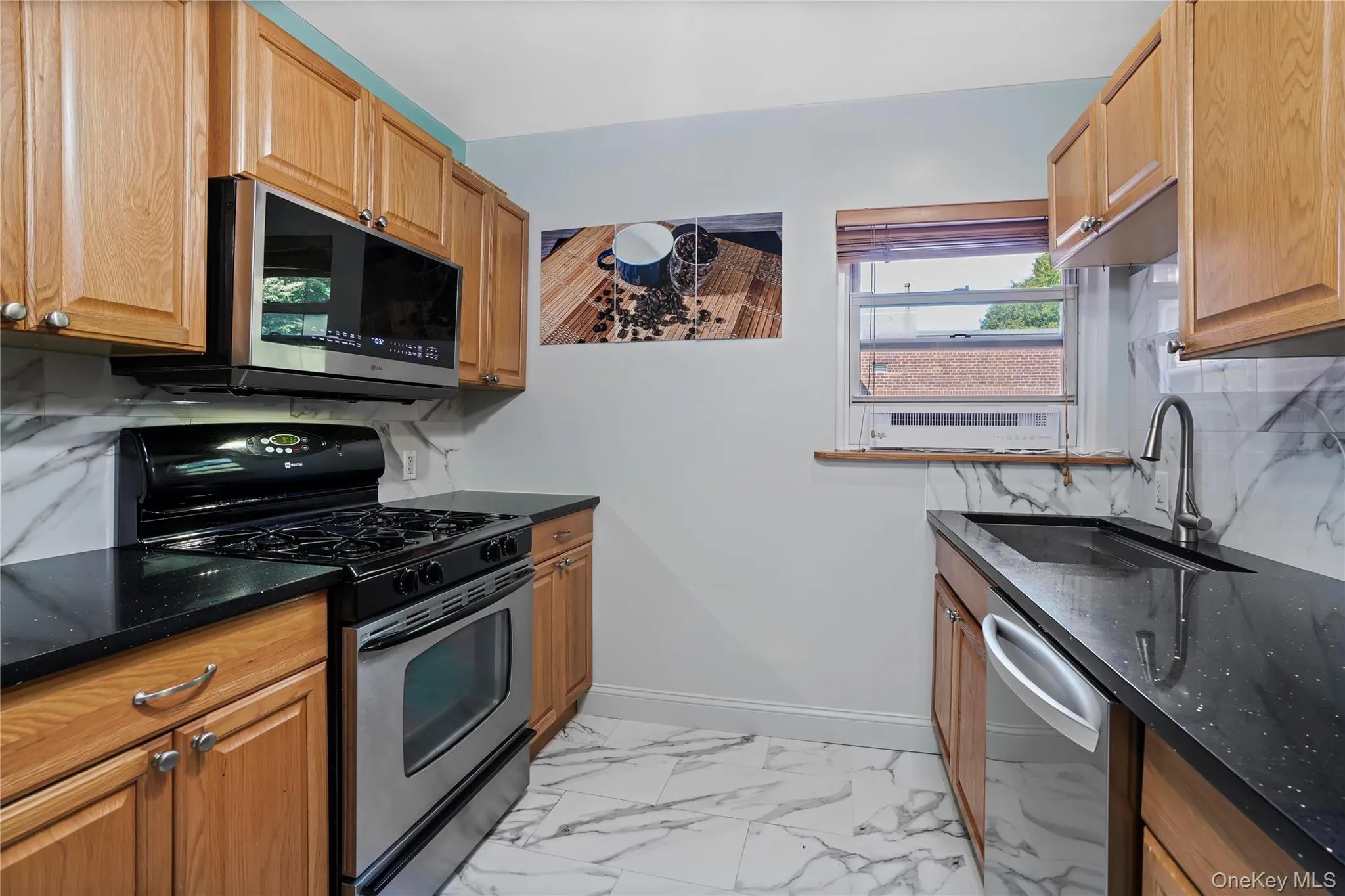 Abundant storage, gas oven/range, and LG OTR Smart microwave with touch sensor and extendable vent. Abundant storage, gas oven/range, and LG OTR Smart microwave with touch sensor and extendable vent.