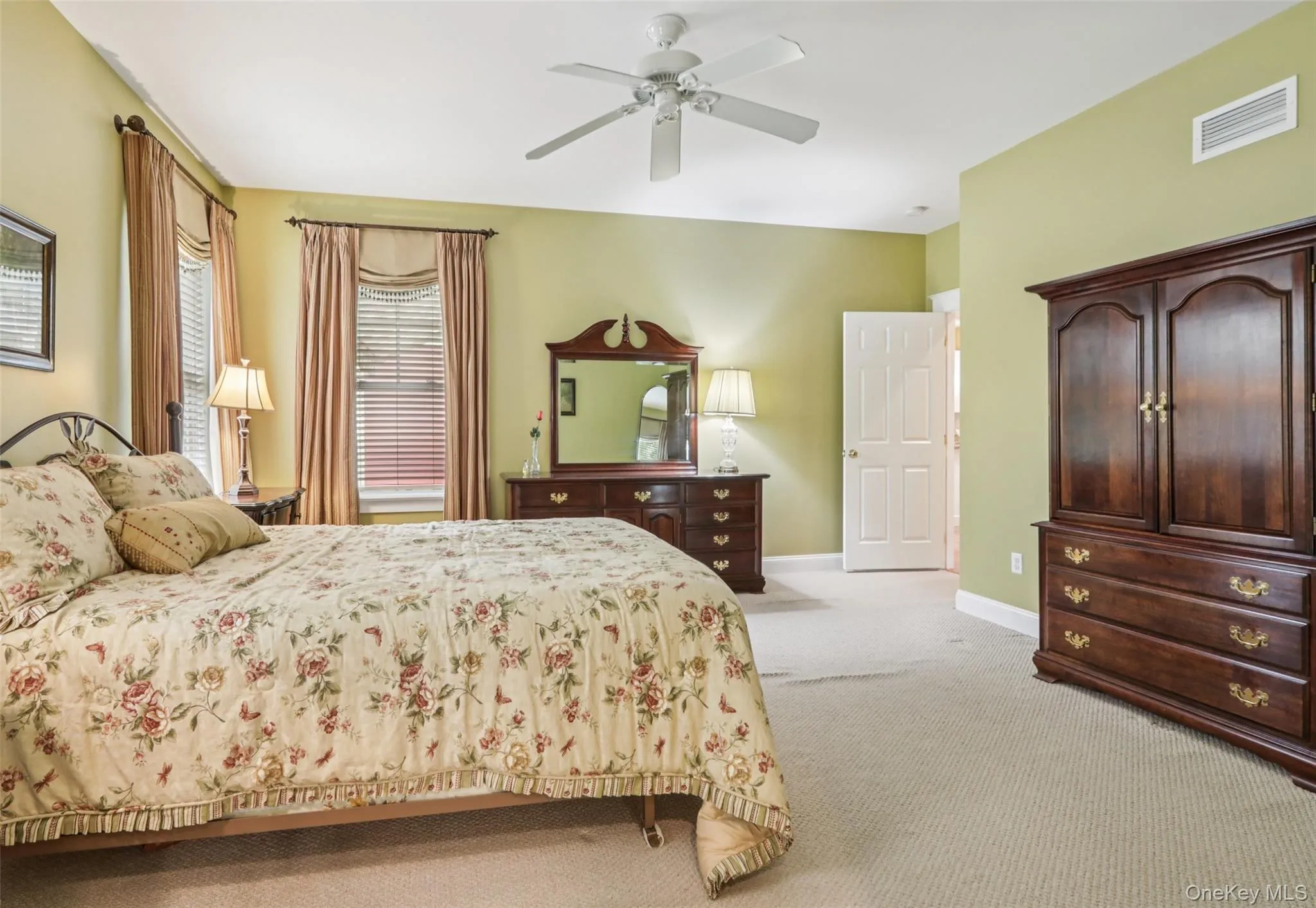 Owner's Suite has 2 large walk-in closets and a Full Bath Owner's Suite has 2 large walk-in closets and a Full Bath