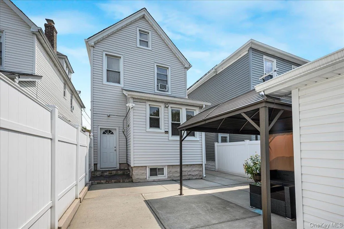 11428 130th Street, New York, NY, 3 Bedrooms Bedrooms, 7 Rooms Rooms,2 BathroomsBathrooms,Residential,For Rent,130th,0,1047606 11428 130th Street, New York, NY, 3 Bedrooms Bedrooms, 7 Rooms Rooms,2 BathroomsBathrooms,Residential,For Rent,130th,0,1047606