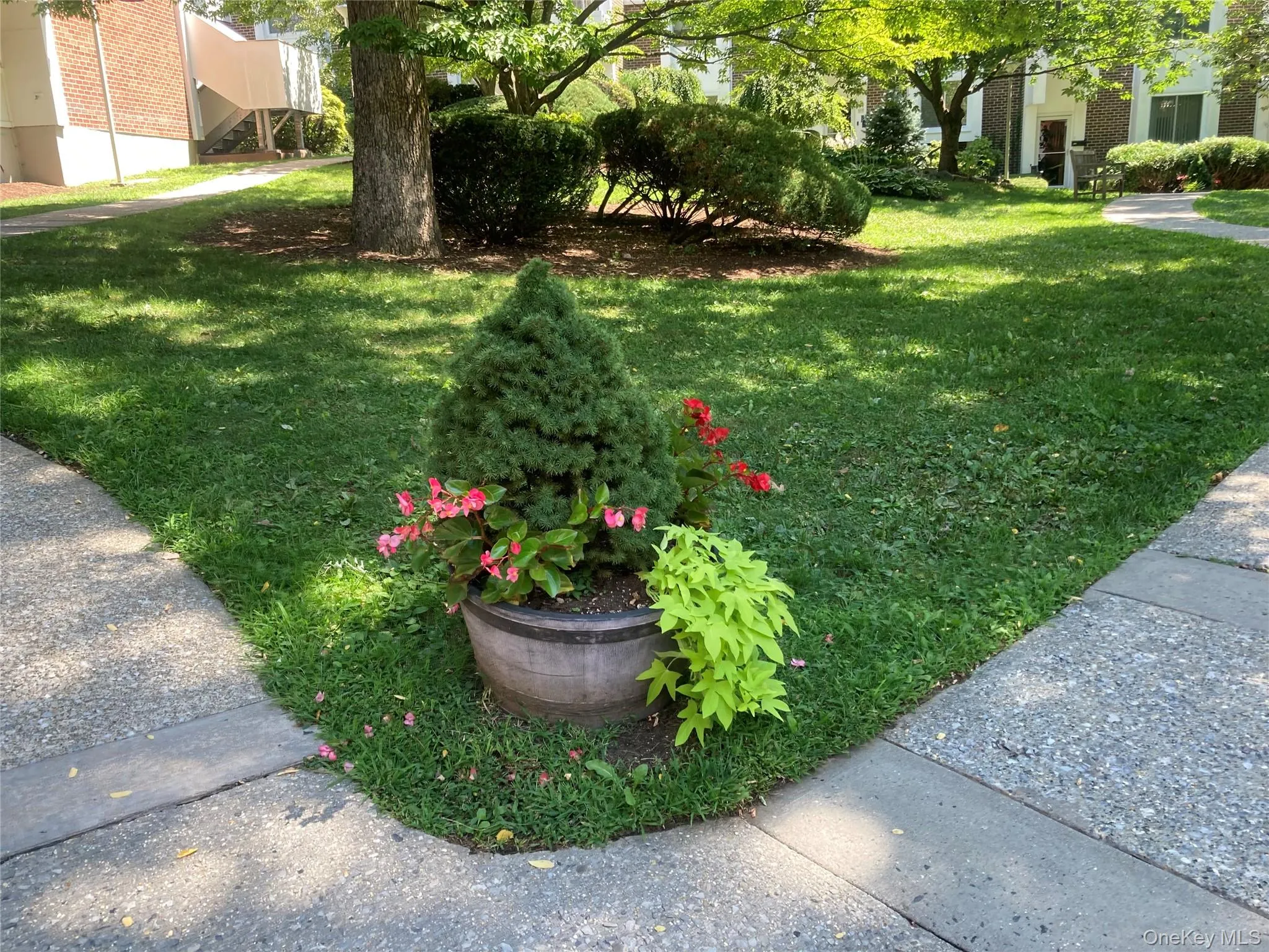 Beautifully landscaped and flowering courtyards with sidewalks invite those after dinner strolls Beautifully landscaped and flowering courtyards with sidewalks invite those after dinner strolls