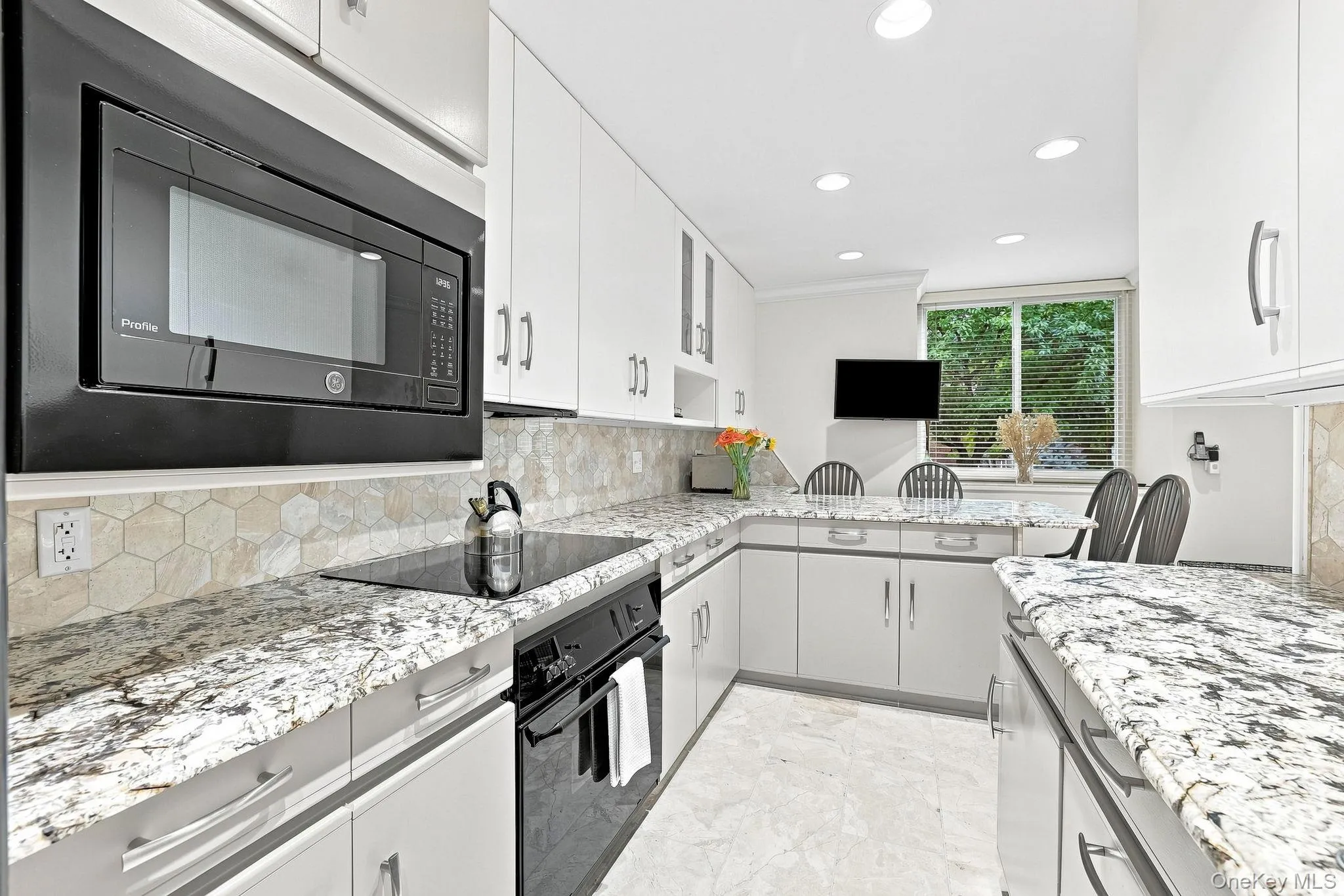 Note the granite counter-seating for 4 with a window overlooking the front courtyard while you enjoy your morning coffee Note the granite counter-seating for 4 with a window overlooking the front courtyard while you enjoy your morning coffee