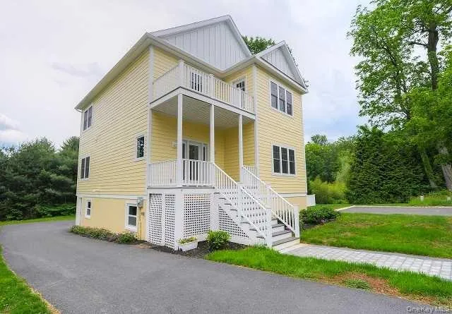 Great curb appeal. Great curb appeal.