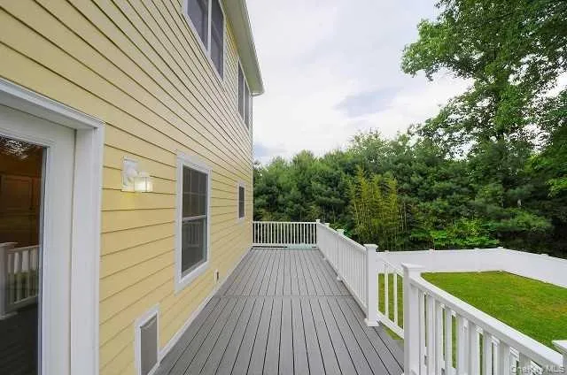 Marvelous deck. Marvelous deck.