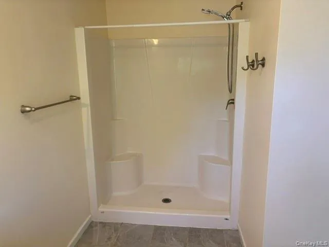 with double walk-in shower. with double walk-in shower.