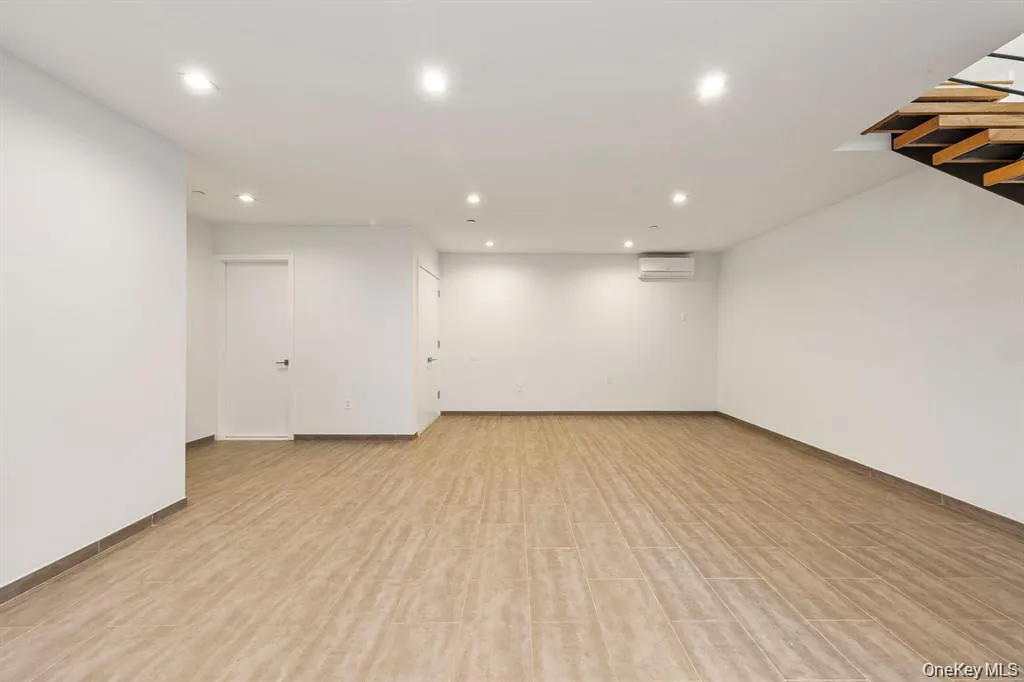 311 Hart Street, New York, NY, 1 Bedroom Bedrooms, 4 Rooms Rooms,1 BathroomBathrooms,Residential,For Rent,Hart,0,1047627 311 Hart Street, New York, NY, 1 Bedroom Bedrooms, 4 Rooms Rooms,1 BathroomBathrooms,Residential,For Rent,Hart,0,1047627