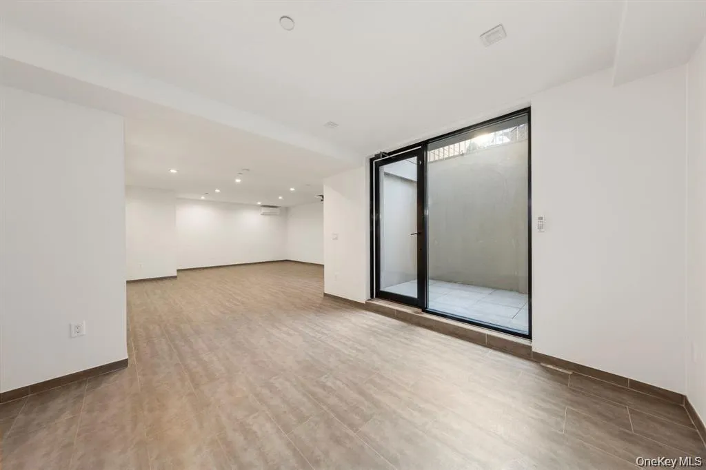 311 Hart Street, New York, NY, 1 Bedroom Bedrooms, 4 Rooms Rooms,1 BathroomBathrooms,Residential,For Rent,Hart,0,1047627 311 Hart Street, New York, NY, 1 Bedroom Bedrooms, 4 Rooms Rooms,1 BathroomBathrooms,Residential,For Rent,Hart,0,1047627