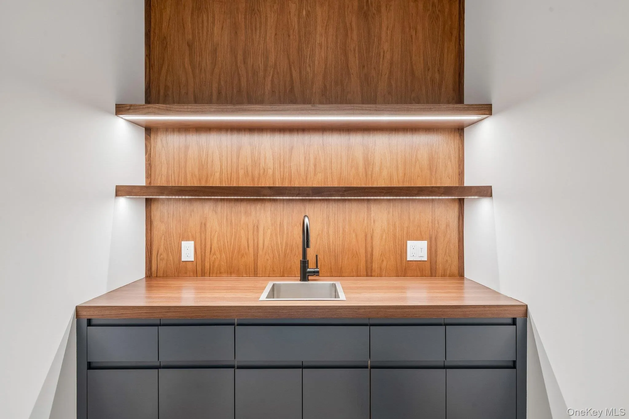 46 Towhee Trail, East Hampton, NY, 6 Bedrooms Bedrooms, 15 Rooms Rooms,5 BathroomsBathrooms,Residential,For Rent,Towhee,0,1047645 46 Towhee Trail, East Hampton, NY, 6 Bedrooms Bedrooms, 15 Rooms Rooms,5 BathroomsBathrooms,Residential,For Rent,Towhee,0,1047645