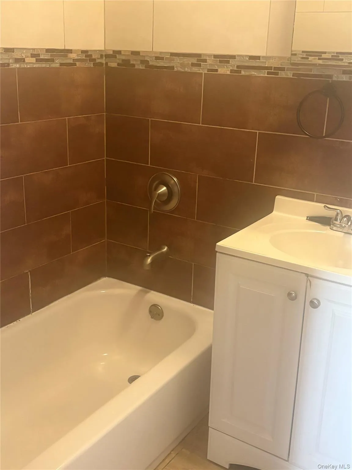 3334 Eastchester Road 3334 Eastchester Road, New York, NY, 3 Bedroom Bedrooms, 7 Room Rooms,1 BathroomBathrooms,Residential Lease,For Rent,3334 Eastchester Road,0,1047687 3334 Eastchester Road 3334 Eastchester Road, New York, NY, 3 Bedroom Bedrooms, 7 Room Rooms,1 BathroomBathrooms,Residential Lease,For Rent,3334 Eastchester Road,0,1047687
