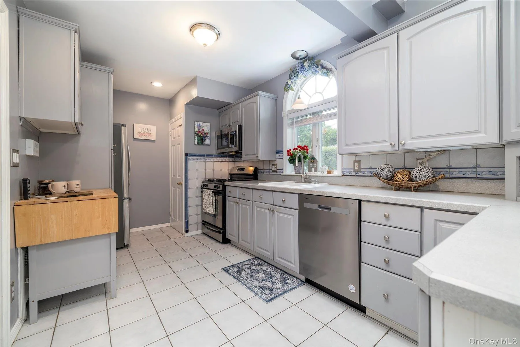 Kitchen with access to basement and outside Kitchen with access to basement and outside
