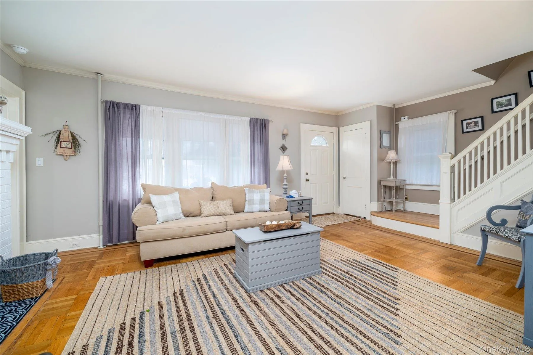 With fireplace With fireplace