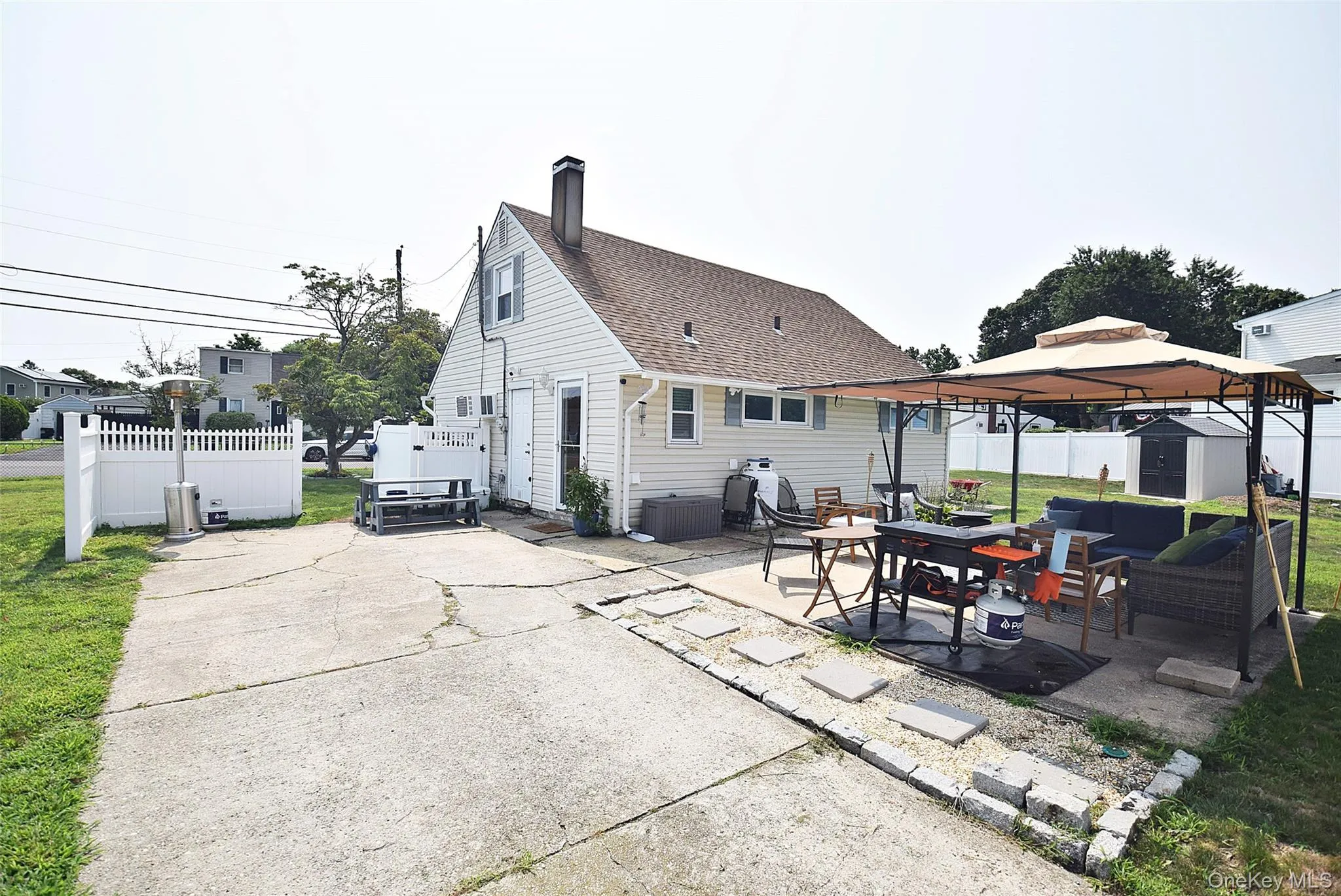 Your outside Area to retreat or entertain! Your outside Area to retreat or entertain!