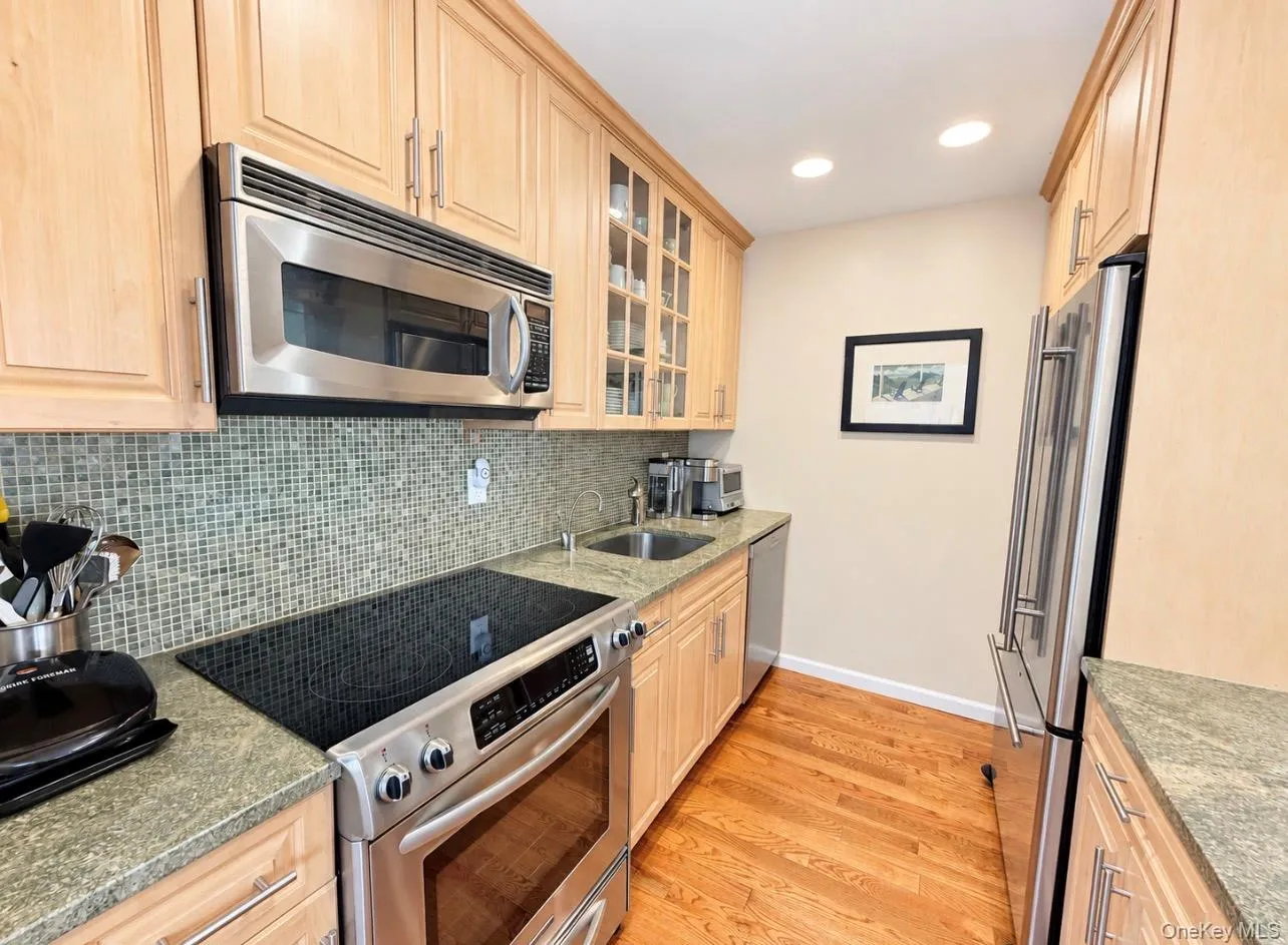 35 LIBRARY, Southampton, NY, 2 Bedrooms Bedrooms, 7 Rooms Rooms,3 BathroomsBathrooms,Residential,For Rent,LIBRARY,0,1047730 35 LIBRARY, Southampton, NY, 2 Bedrooms Bedrooms, 7 Rooms Rooms,3 BathroomsBathrooms,Residential,For Rent,LIBRARY,0,1047730