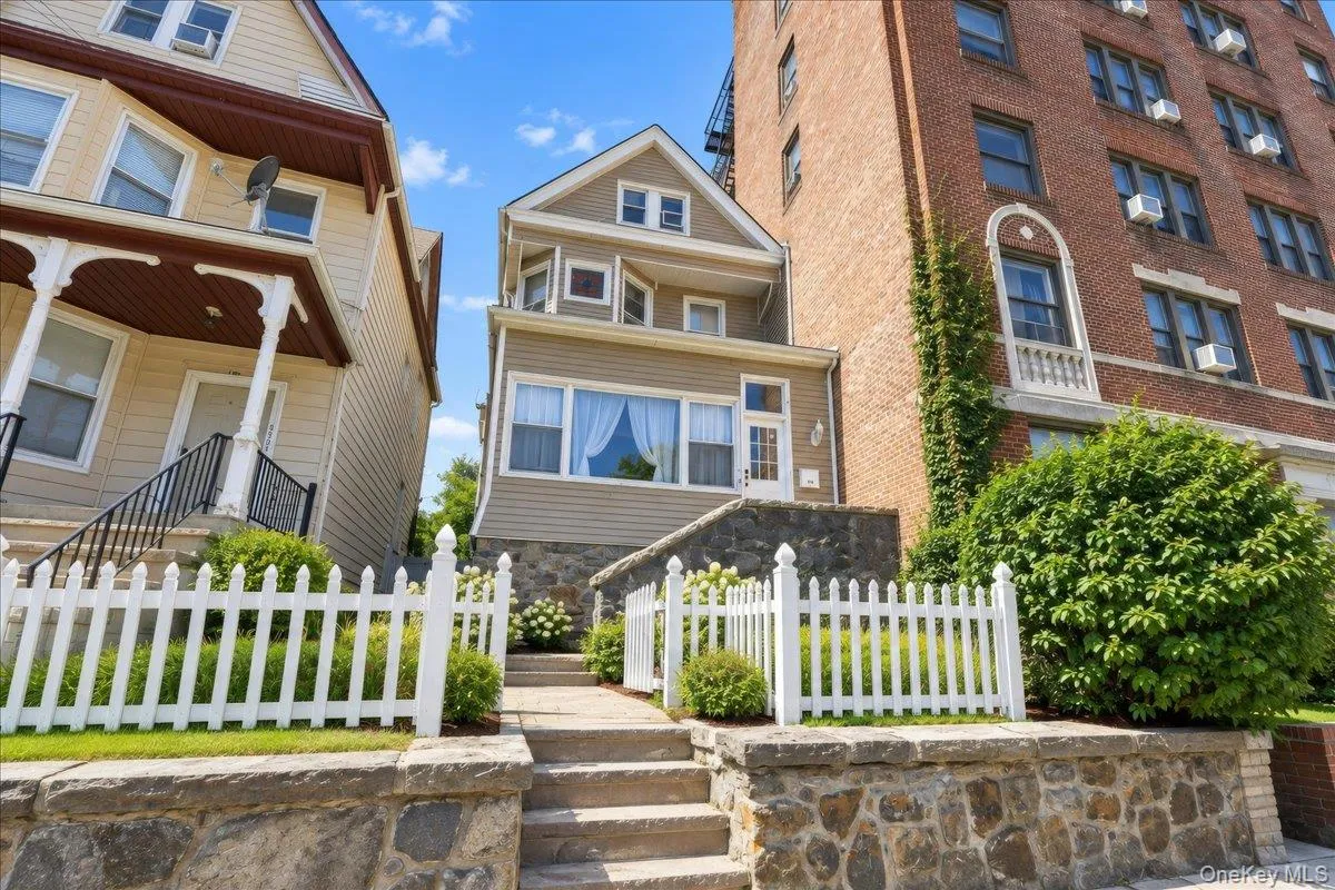 183 Saratoga Avenue, Yonkers, NY, 5 Bedrooms Bedrooms, 9 Rooms Rooms,3 BathroomsBathrooms,Residential,For Rent,Saratoga,0,1047732 183 Saratoga Avenue, Yonkers, NY, 5 Bedrooms Bedrooms, 9 Rooms Rooms,3 BathroomsBathrooms,Residential,For Rent,Saratoga,0,1047732