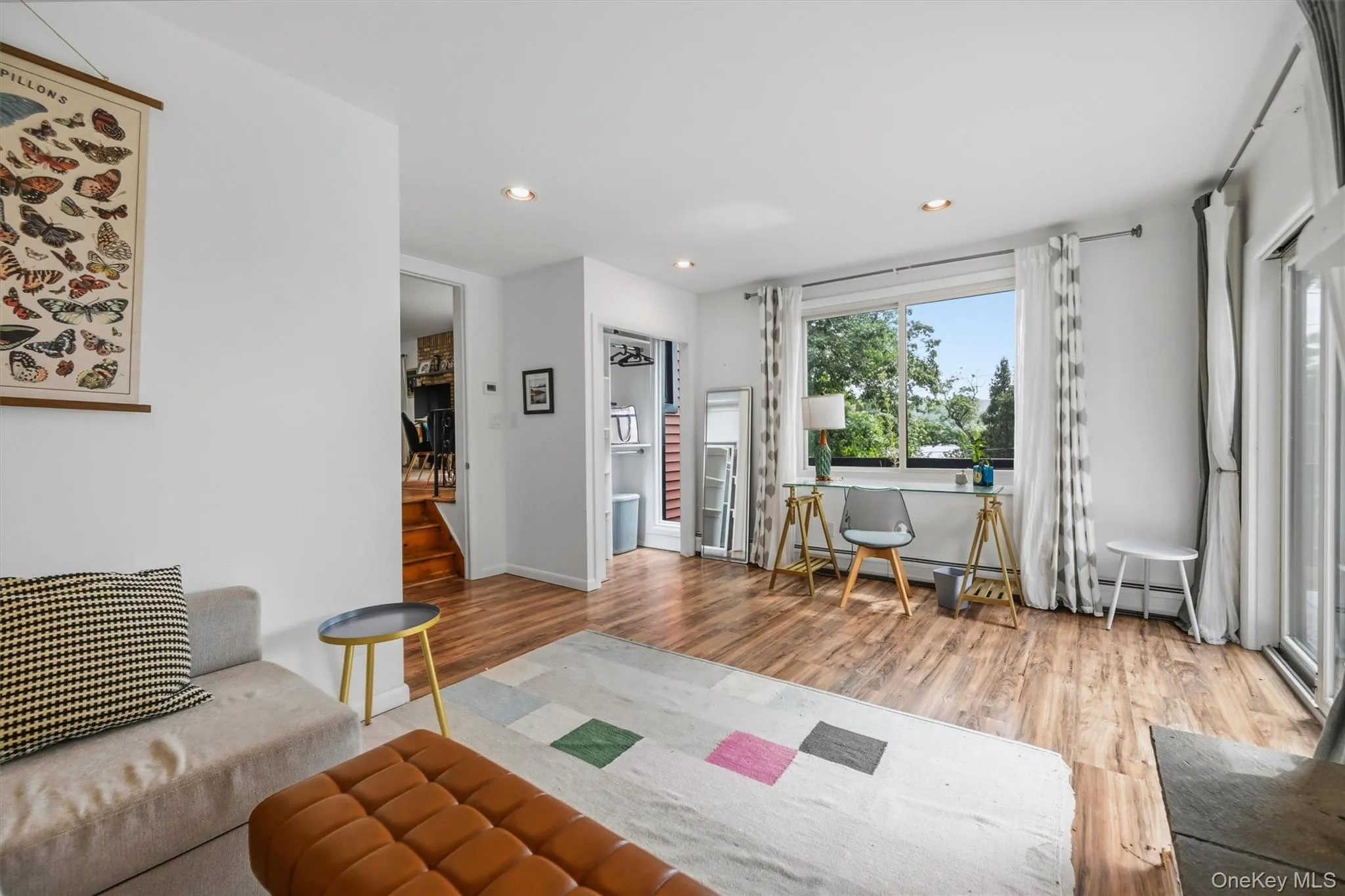 Large room with beautiful views Large room with beautiful views