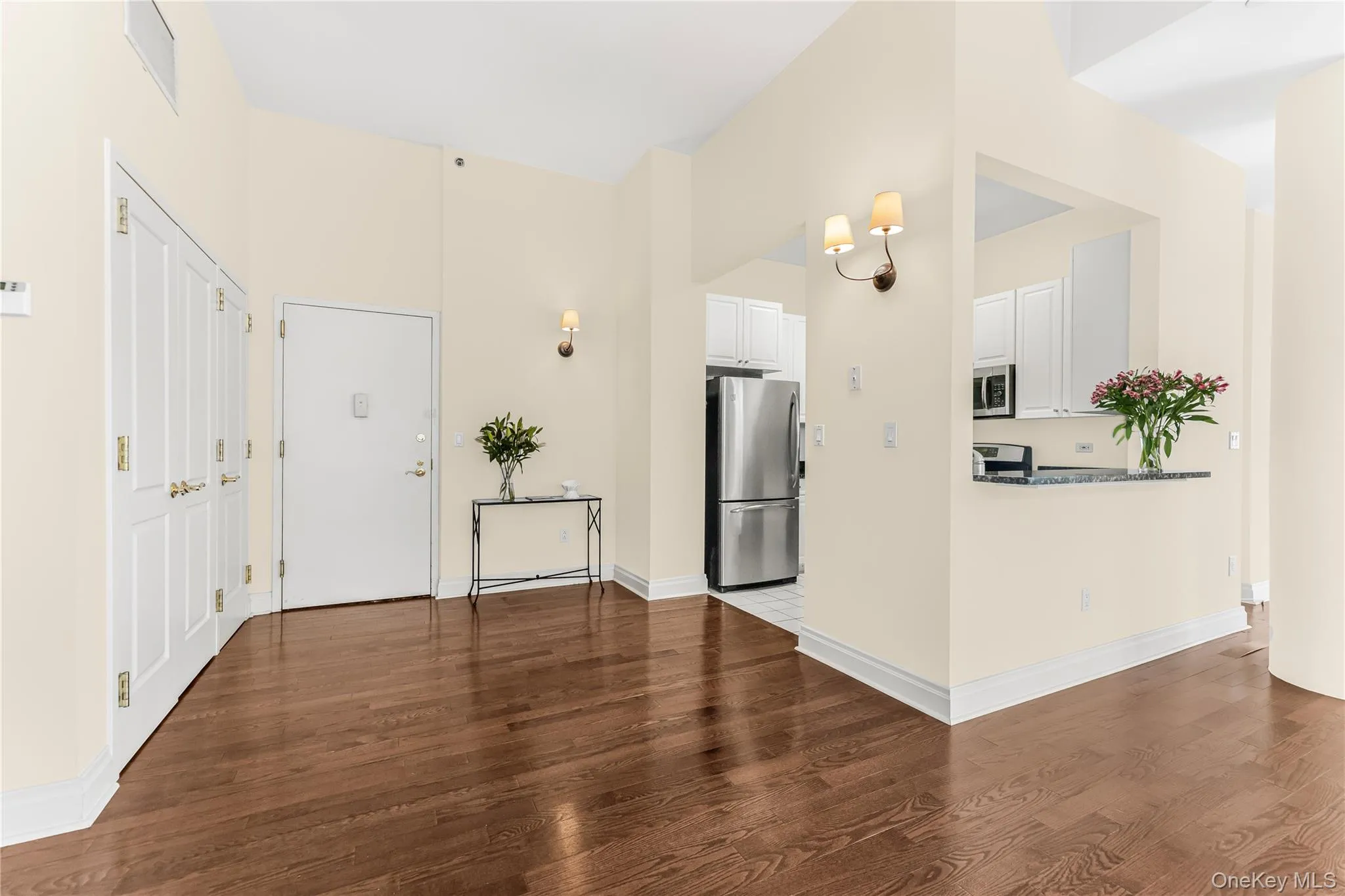 Spacious Entry Spacious Entry