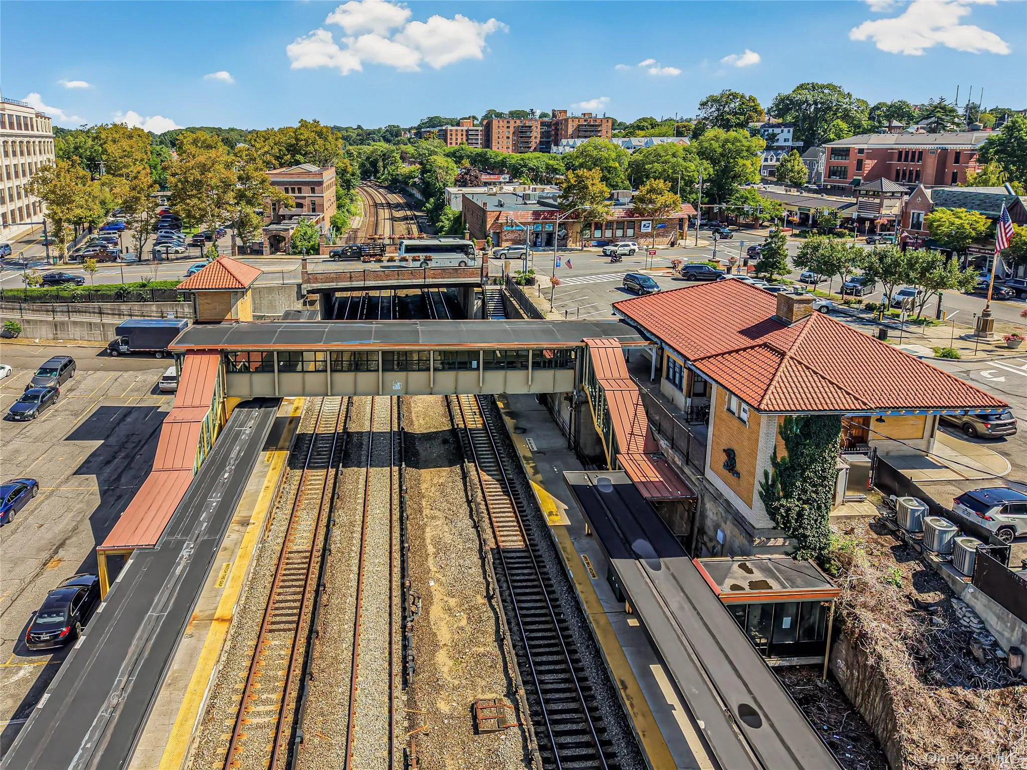 Steps to Tuckahoe Metro North Station Steps to Tuckahoe Metro North Station