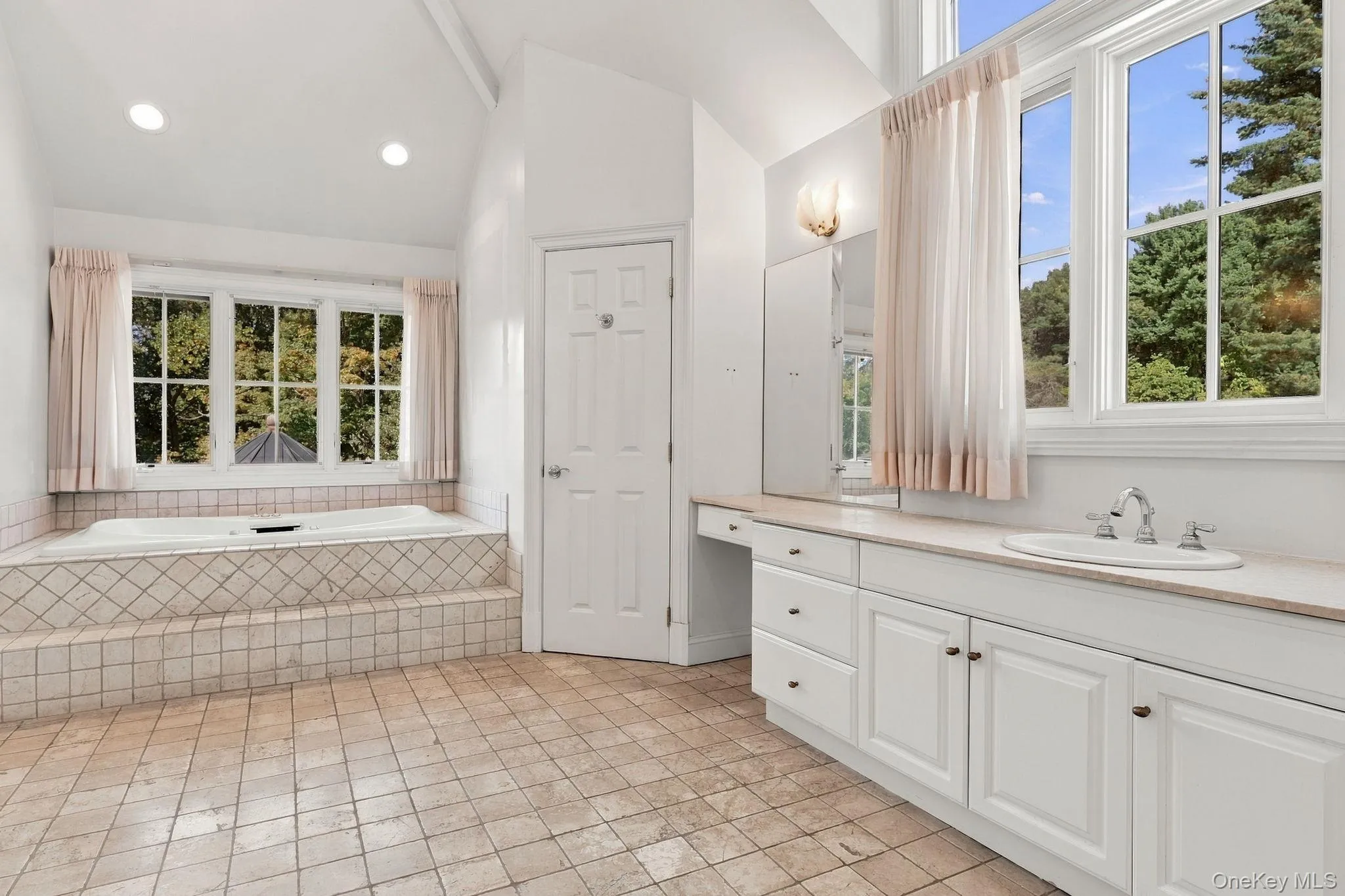 with Jacuzzi Bath with Jacuzzi Bath