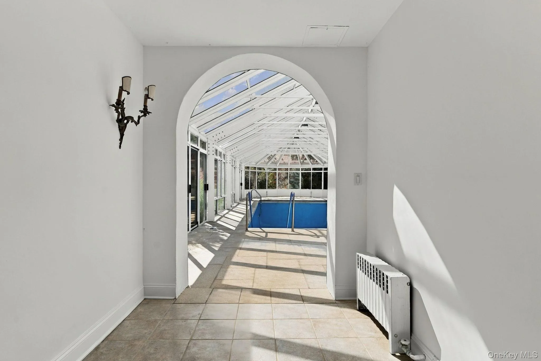..to the Conservatory Pool, Full Bath & Changing Room ..to the Conservatory Pool, Full Bath & Changing Room