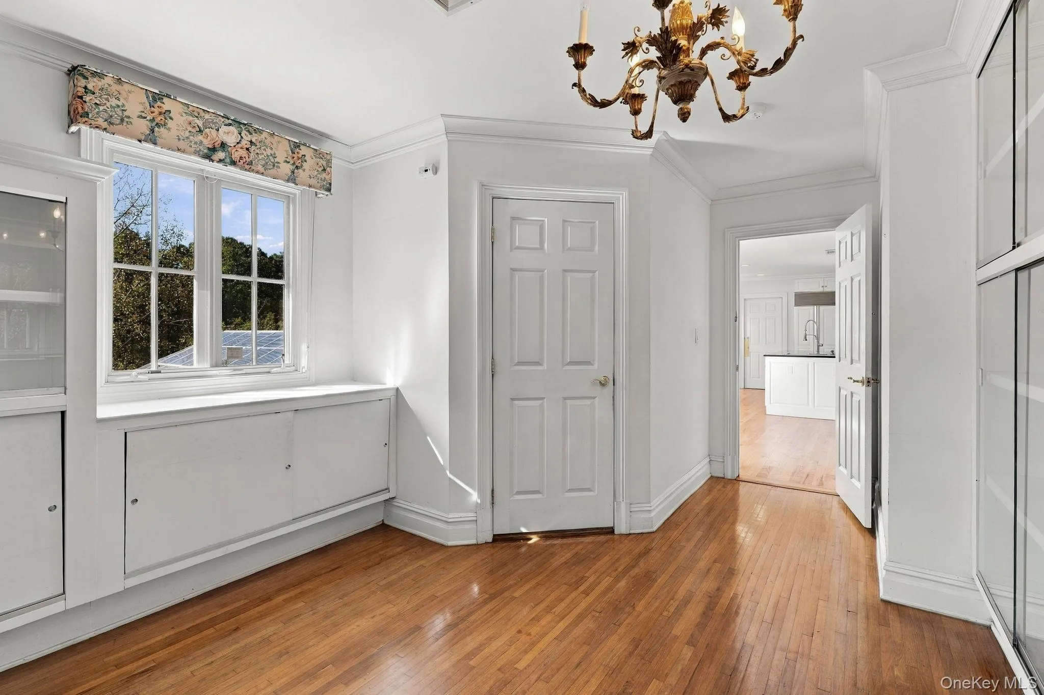 Living Area to 2 Bedroom Suite. Full Bath behind closed door. Living Area to 2 Bedroom Suite. Full Bath behind closed door.