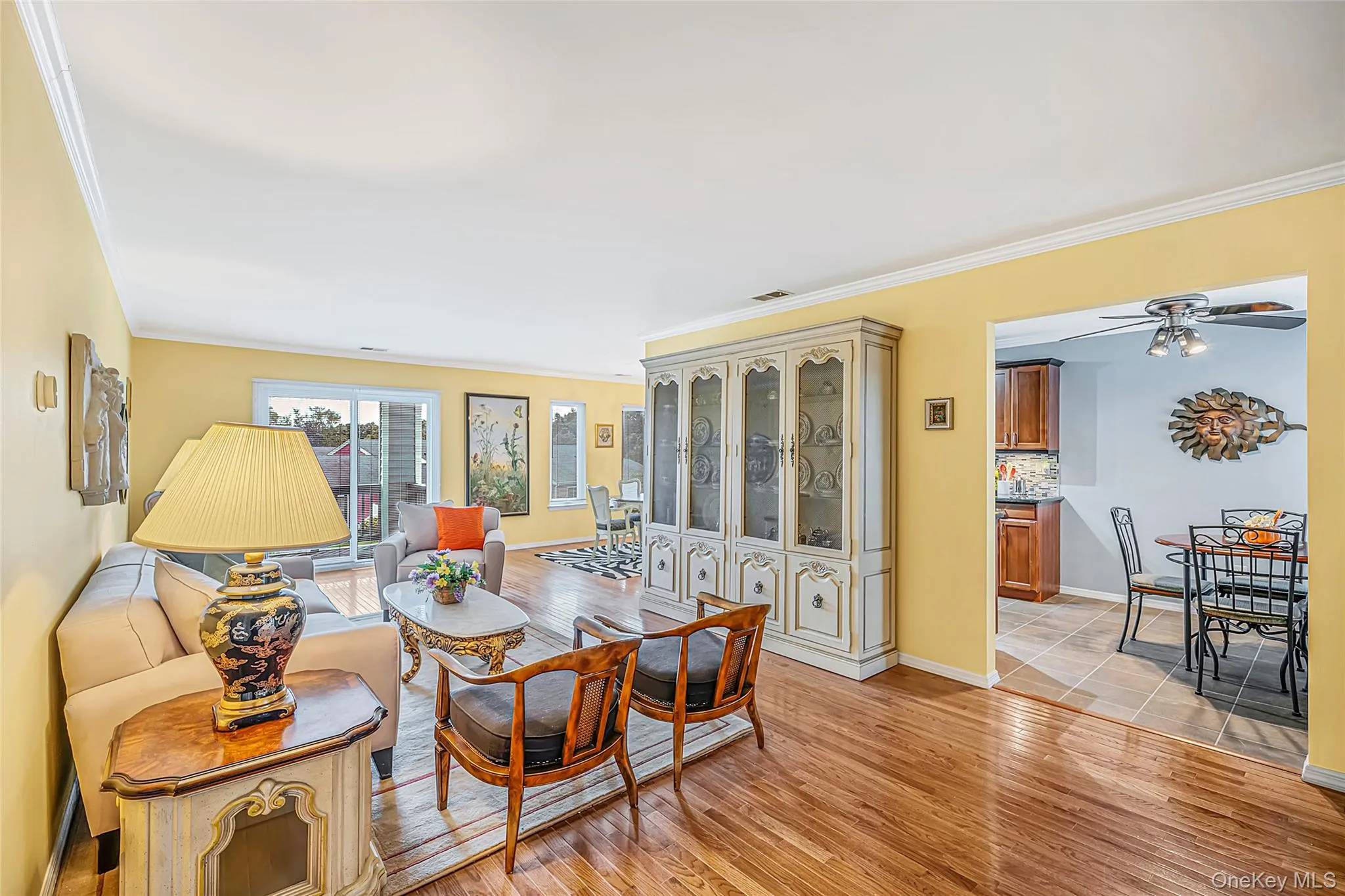 Living Room to Kitchen Living Room to Kitchen