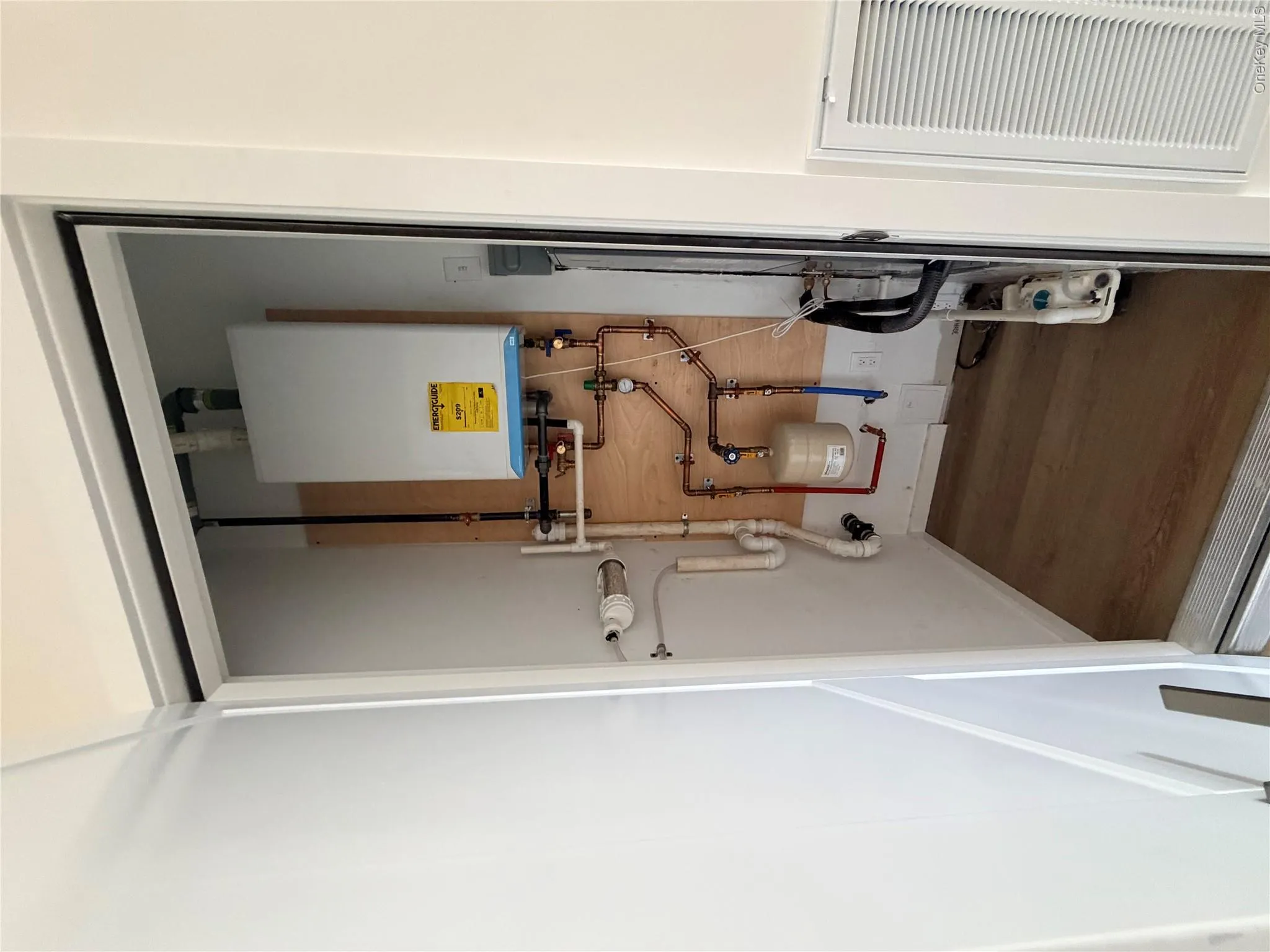 1220 Doges Prom, Babylon, NY, 1 Bedroom Bedrooms, 3 Rooms Rooms,1 BathroomBathrooms,Residential Lease,For Rent,Doges Prom,0,1047754 1220 Doges Prom, Babylon, NY, 1 Bedroom Bedrooms, 3 Rooms Rooms,1 BathroomBathrooms,Residential Lease,For Rent,Doges Prom,0,1047754