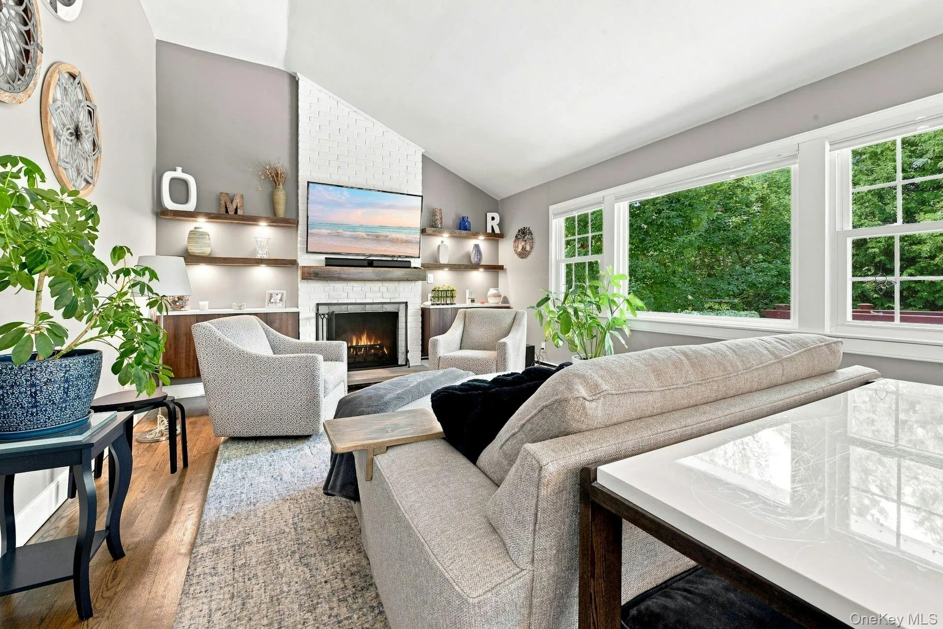 Open Concept with Soaring Ceilings Open Concept with Soaring Ceilings