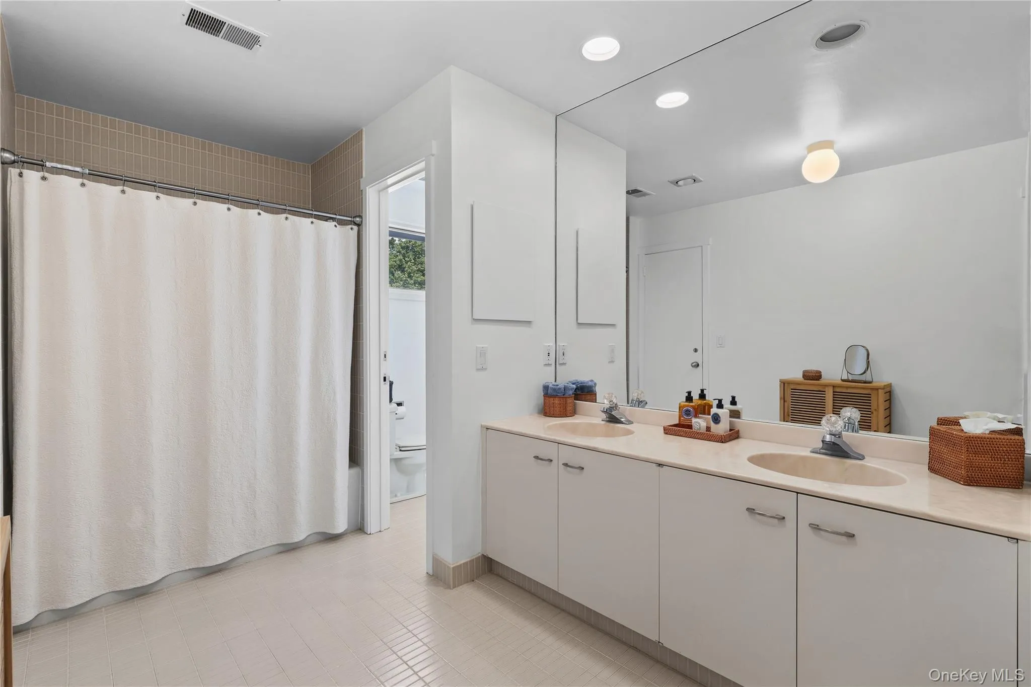 25 Charles Road, Bedford, NY, 5 Bedrooms Bedrooms, 11 Rooms Rooms,4 BathroomsBathrooms,Residential,For Rent,Charles,0,1047759 25 Charles Road, Bedford, NY, 5 Bedrooms Bedrooms, 11 Rooms Rooms,4 BathroomsBathrooms,Residential,For Rent,Charles,0,1047759