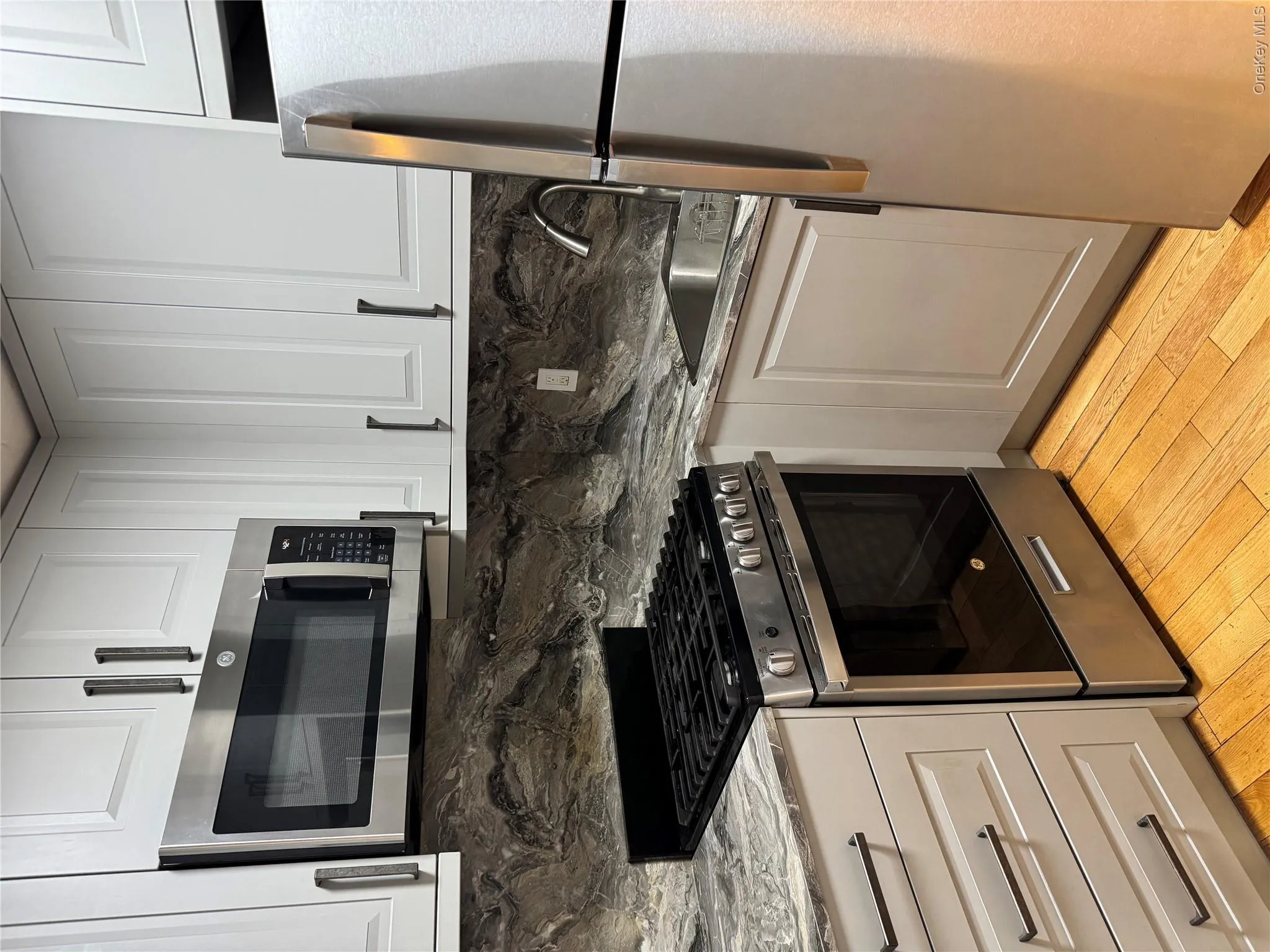 18 Redwood Court, Brookhaven, NY, 1 Bedroom Bedrooms, 4 Rooms Rooms,1 BathroomBathrooms,Residential,For Rent,Redwood,0,1047762 18 Redwood Court, Brookhaven, NY, 1 Bedroom Bedrooms, 4 Rooms Rooms,1 BathroomBathrooms,Residential,For Rent,Redwood,0,1047762