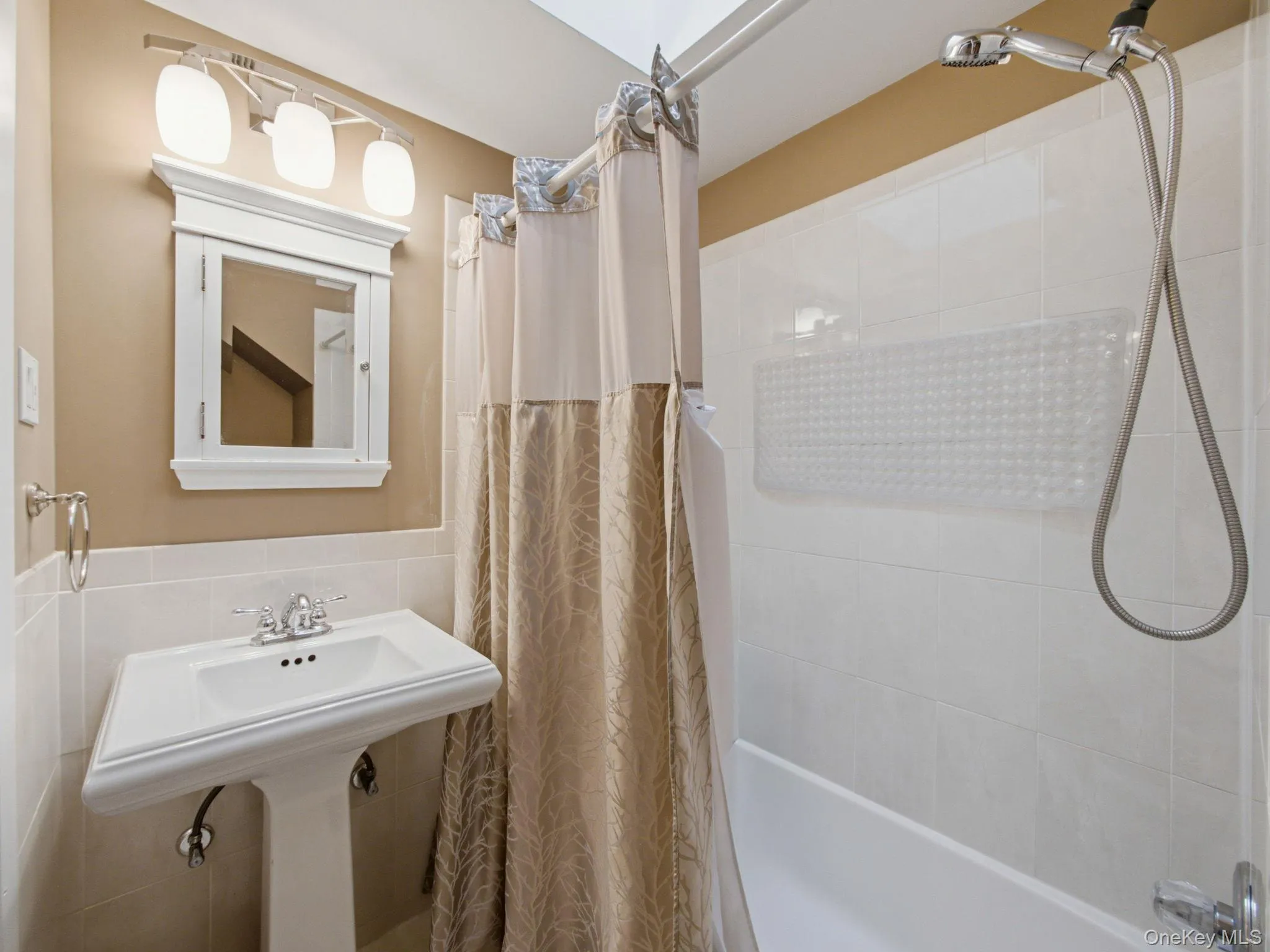 70 Serven Street, Orangetown, NY, 2 Bedrooms Bedrooms, 8 Rooms Rooms,2 BathroomsBathrooms,Residential,For Rent,Serven,0,1047768 70 Serven Street, Orangetown, NY, 2 Bedrooms Bedrooms, 8 Rooms Rooms,2 BathroomsBathrooms,Residential,For Rent,Serven,0,1047768