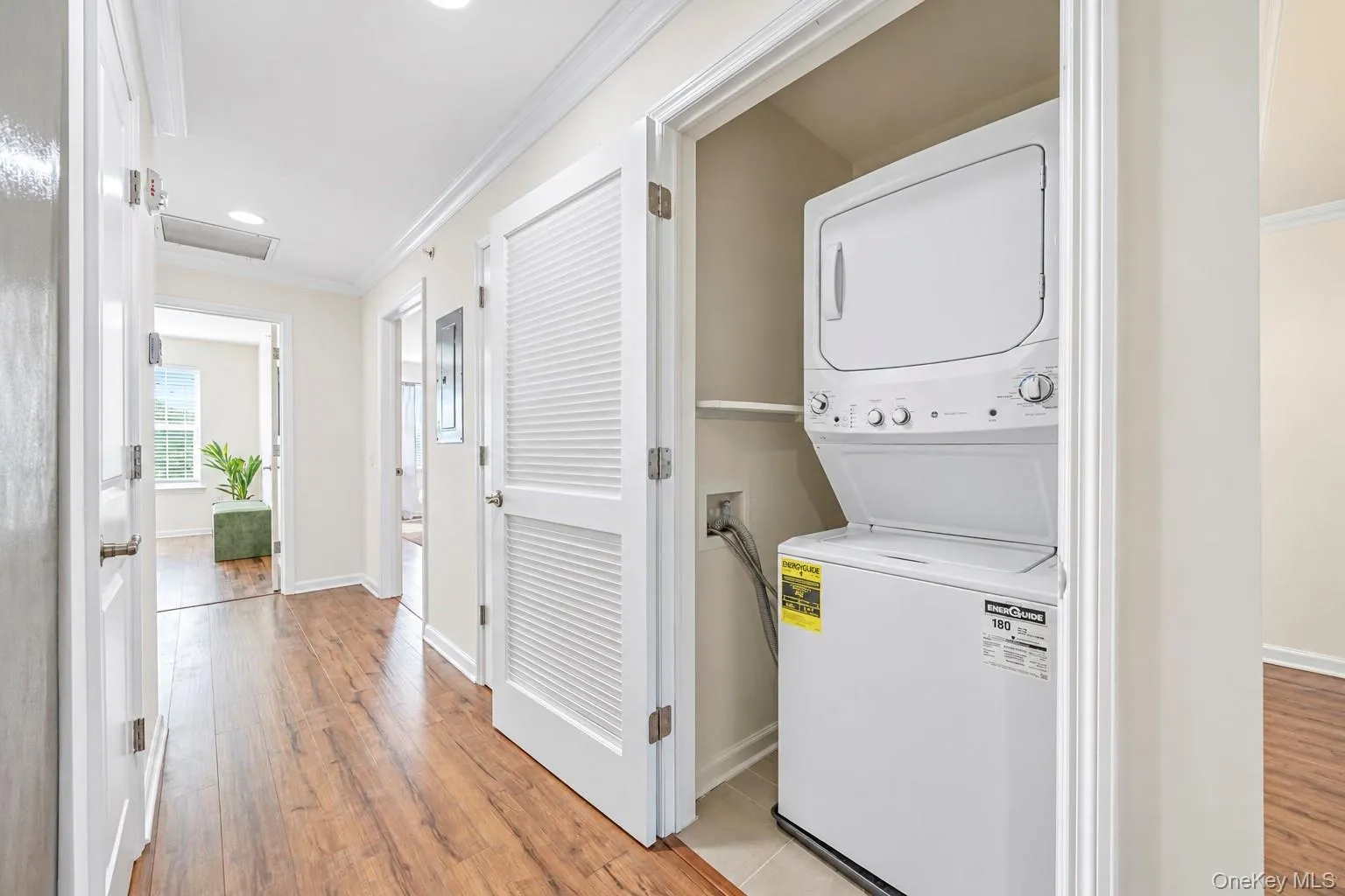 106 Weatherby Lane, Islip, NY, 2 Bedrooms Bedrooms, 6 Rooms Rooms,2 BathroomsBathrooms,Residential,For Rent,Weatherby,0,1047786 106 Weatherby Lane, Islip, NY, 2 Bedrooms Bedrooms, 6 Rooms Rooms,2 BathroomsBathrooms,Residential,For Rent,Weatherby,0,1047786