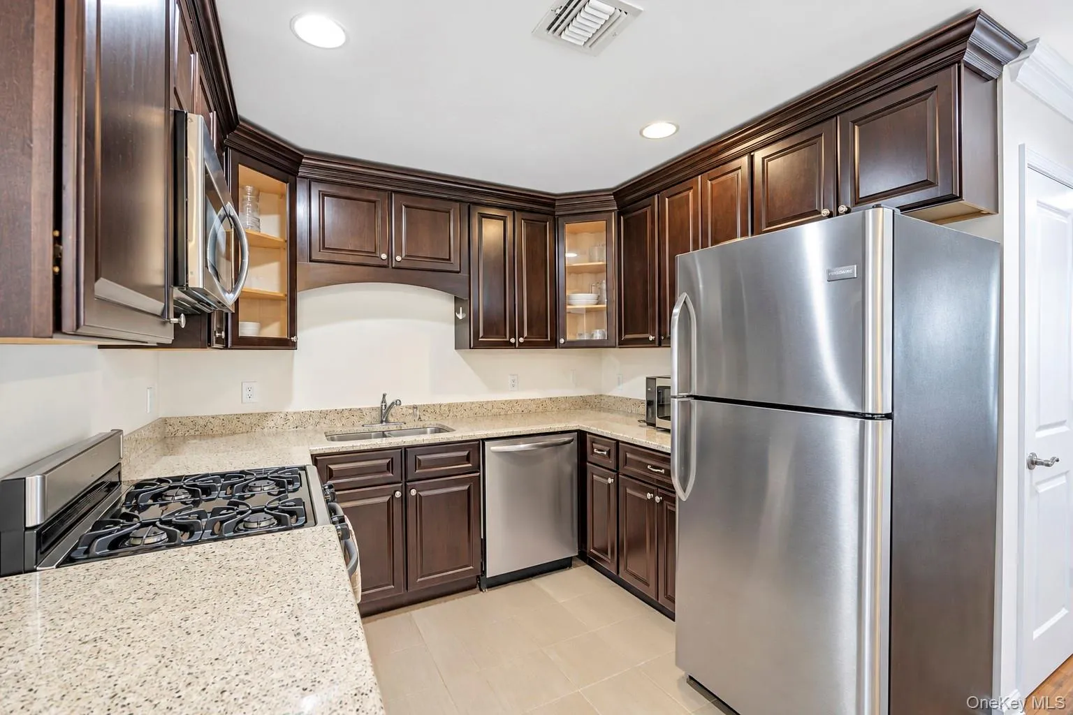 106 Weatherby Lane, Islip, NY, 2 Bedrooms Bedrooms, 6 Rooms Rooms,2 BathroomsBathrooms,Residential,For Rent,Weatherby,0,1047786 106 Weatherby Lane, Islip, NY, 2 Bedrooms Bedrooms, 6 Rooms Rooms,2 BathroomsBathrooms,Residential,For Rent,Weatherby,0,1047786