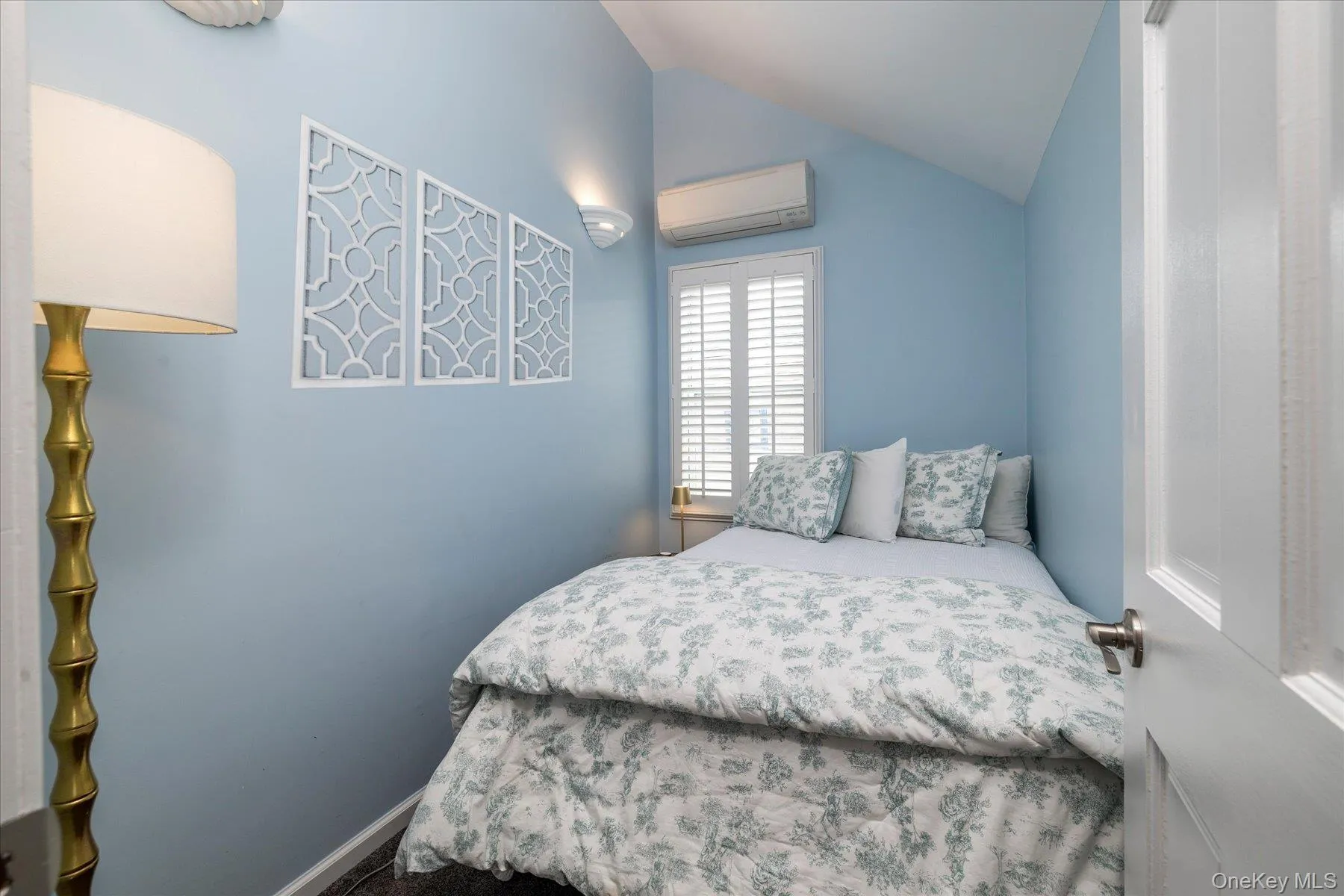 Bedroom/Office Bedroom/Office