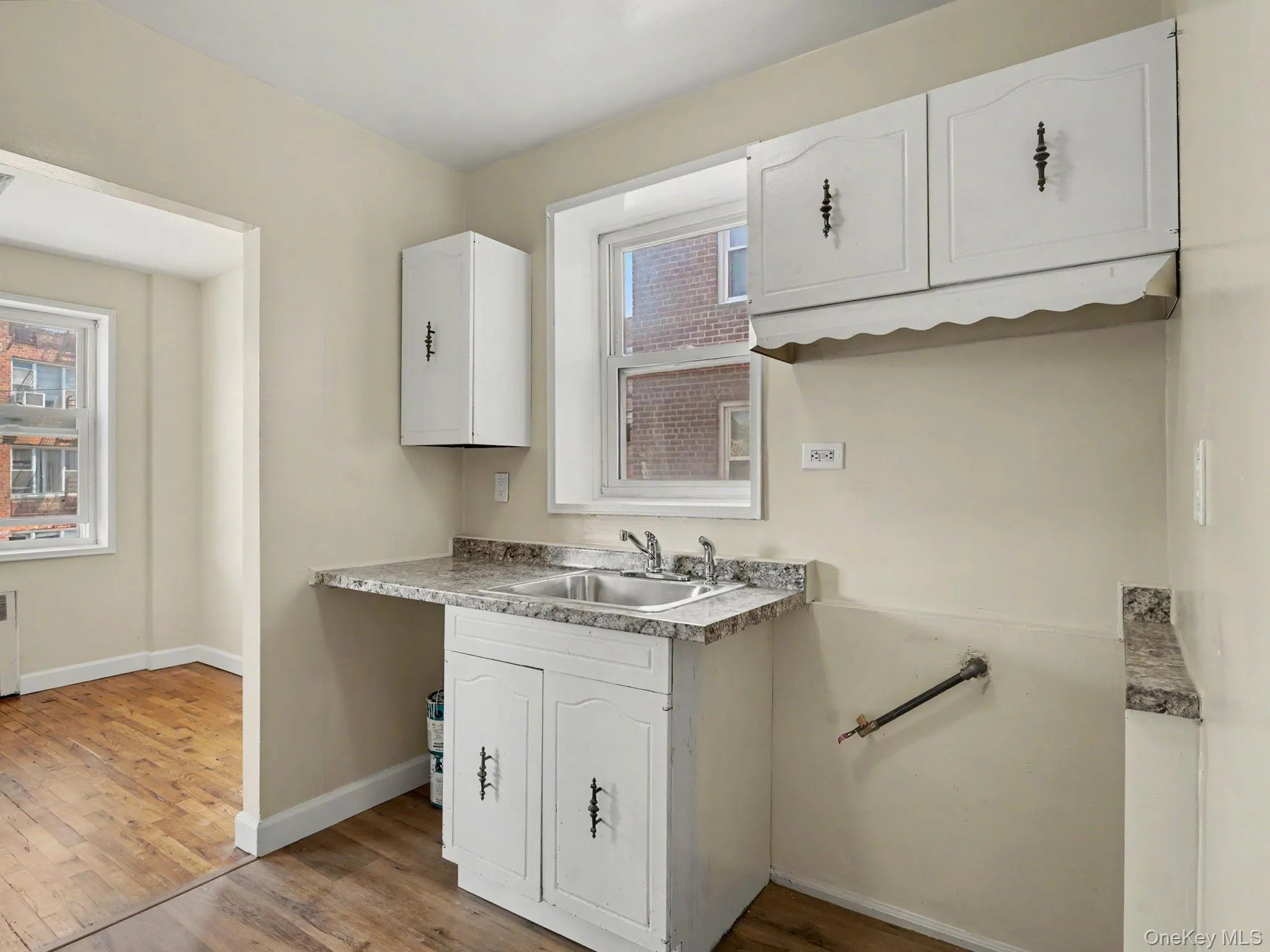 A great kitchen space awaiting for your special vision. A great kitchen space awaiting for your special vision.