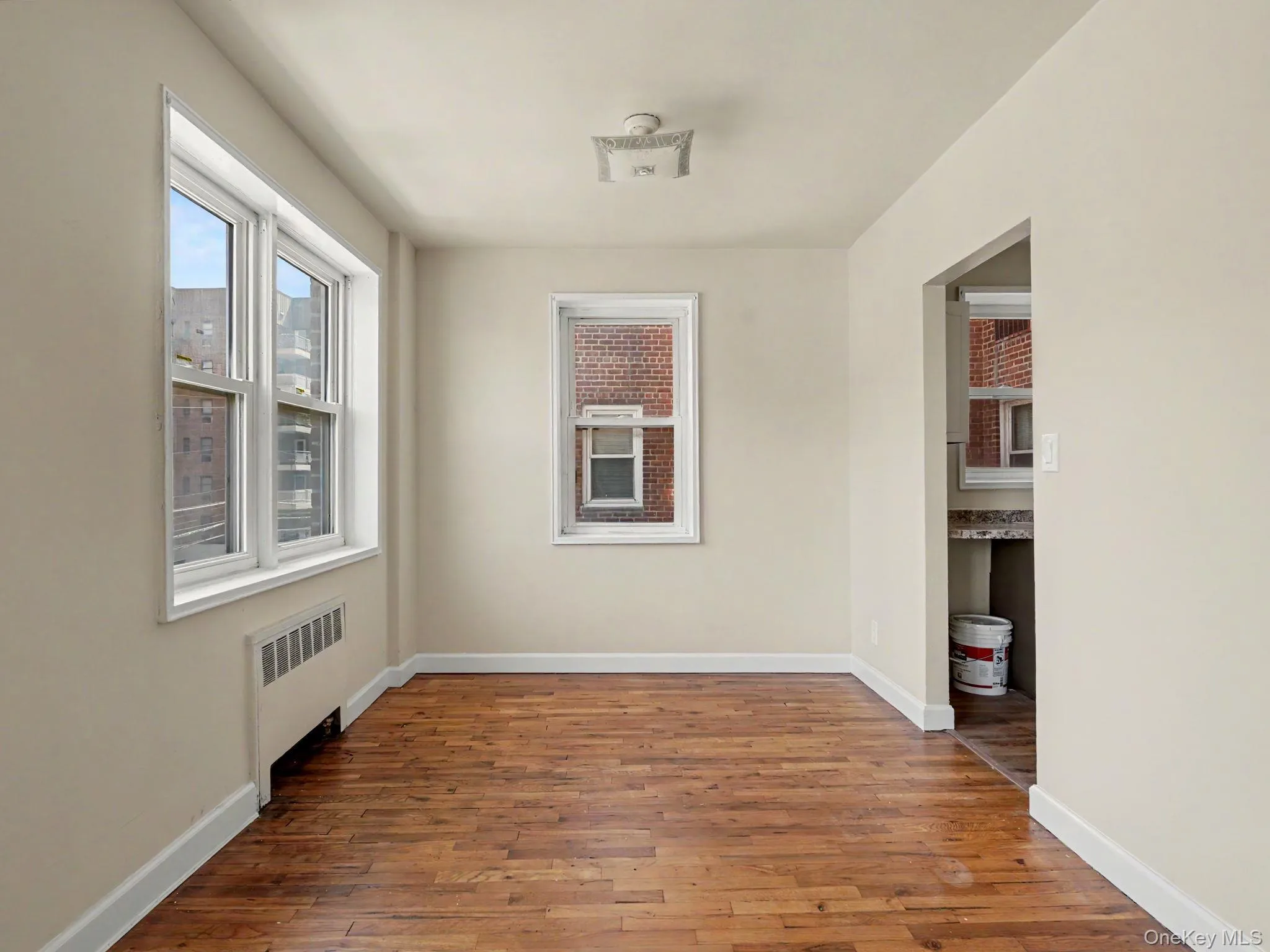 Open flow space, into the kitchen. Open flow space, into the kitchen.