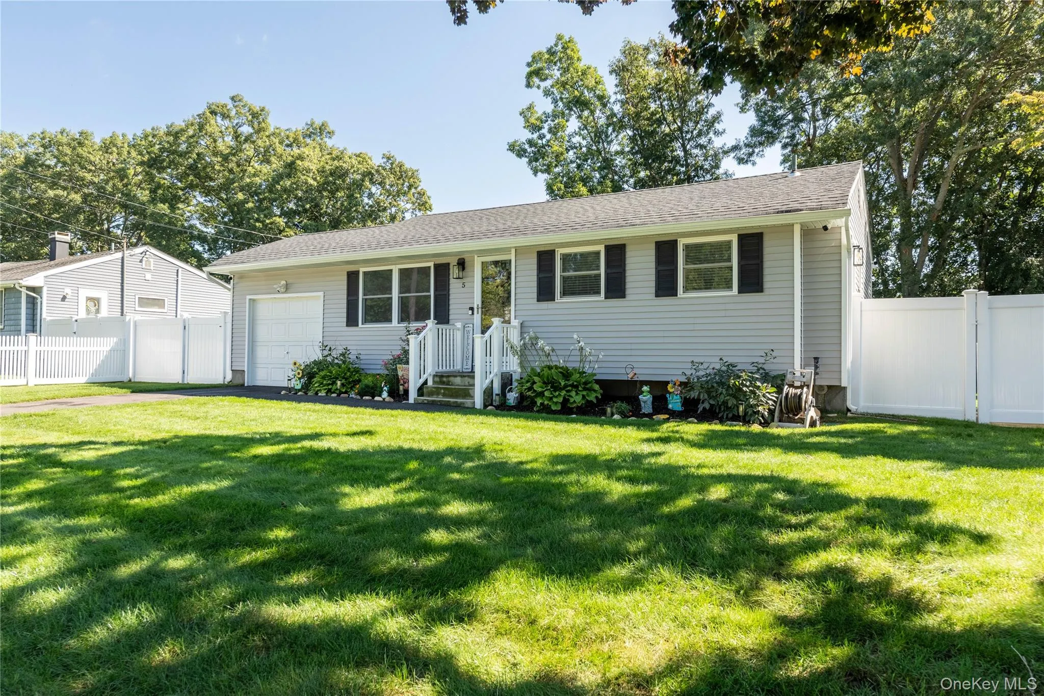 5 Norwalk Lane, Brookhaven, NY, 3 Bedrooms Bedrooms, 6 Rooms Rooms,1 BathroomBathrooms,Residential,For Rent,Norwalk,0,1047811 5 Norwalk Lane, Brookhaven, NY, 3 Bedrooms Bedrooms, 6 Rooms Rooms,1 BathroomBathrooms,Residential,For Rent,Norwalk,0,1047811