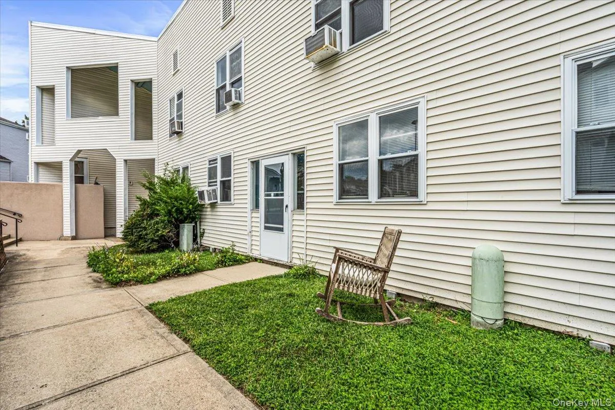 80 Townhouse Road, Huntington, NY, 2 Bedrooms Bedrooms, 5 Rooms Rooms,1 BathroomBathrooms,Residential,For Rent,Townhouse,0,1047821 80 Townhouse Road, Huntington, NY, 2 Bedrooms Bedrooms, 5 Rooms Rooms,1 BathroomBathrooms,Residential,For Rent,Townhouse,0,1047821