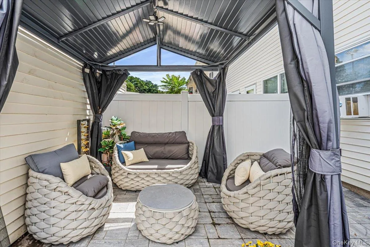 80 Townhouse Road, Huntington, NY, 2 Bedrooms Bedrooms, 5 Rooms Rooms,1 BathroomBathrooms,Residential,For Rent,Townhouse,0,1047821 80 Townhouse Road, Huntington, NY, 2 Bedrooms Bedrooms, 5 Rooms Rooms,1 BathroomBathrooms,Residential,For Rent,Townhouse,0,1047821