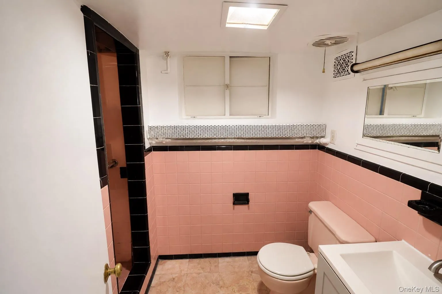 72 Mohawk Road, Yonkers, NY, 2 Bedrooms Bedrooms, 15 Rooms Rooms,1 BathroomBathrooms,Residential,For Rent,Mohawk,0,1047826 72 Mohawk Road, Yonkers, NY, 2 Bedrooms Bedrooms, 15 Rooms Rooms,1 BathroomBathrooms,Residential,For Rent,Mohawk,0,1047826