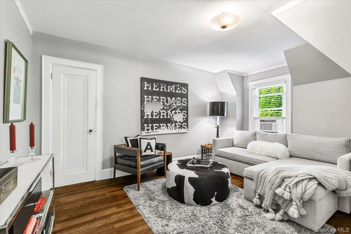 Flexible bedroom, sitting room, or additional office Flexible bedroom, sitting room, or additional office