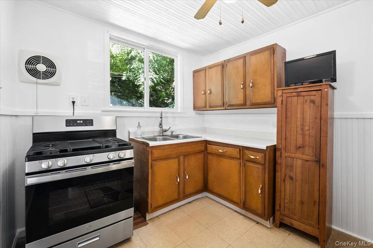 149 Tanglewylde Road, Putnam Valley, NY, 2 Bedrooms Bedrooms, 5 Rooms Rooms,1 BathroomBathrooms,Residential,For Rent,Tanglewylde,0,1047835 149 Tanglewylde Road, Putnam Valley, NY, 2 Bedrooms Bedrooms, 5 Rooms Rooms,1 BathroomBathrooms,Residential,For Rent,Tanglewylde,0,1047835