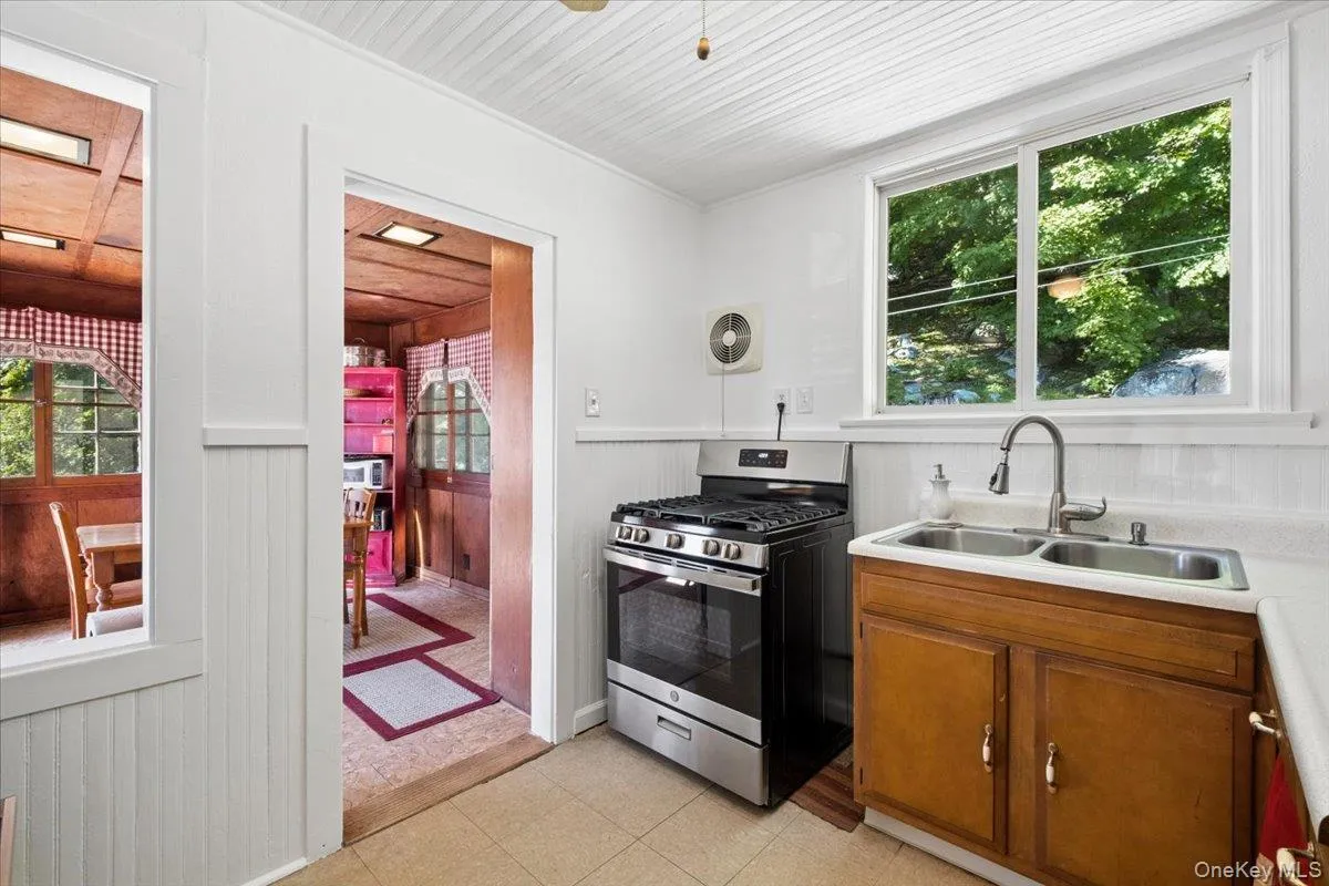 149 Tanglewylde Road, Putnam Valley, NY, 2 Bedrooms Bedrooms, 5 Rooms Rooms,1 BathroomBathrooms,Residential,For Rent,Tanglewylde,0,1047835 149 Tanglewylde Road, Putnam Valley, NY, 2 Bedrooms Bedrooms, 5 Rooms Rooms,1 BathroomBathrooms,Residential,For Rent,Tanglewylde,0,1047835