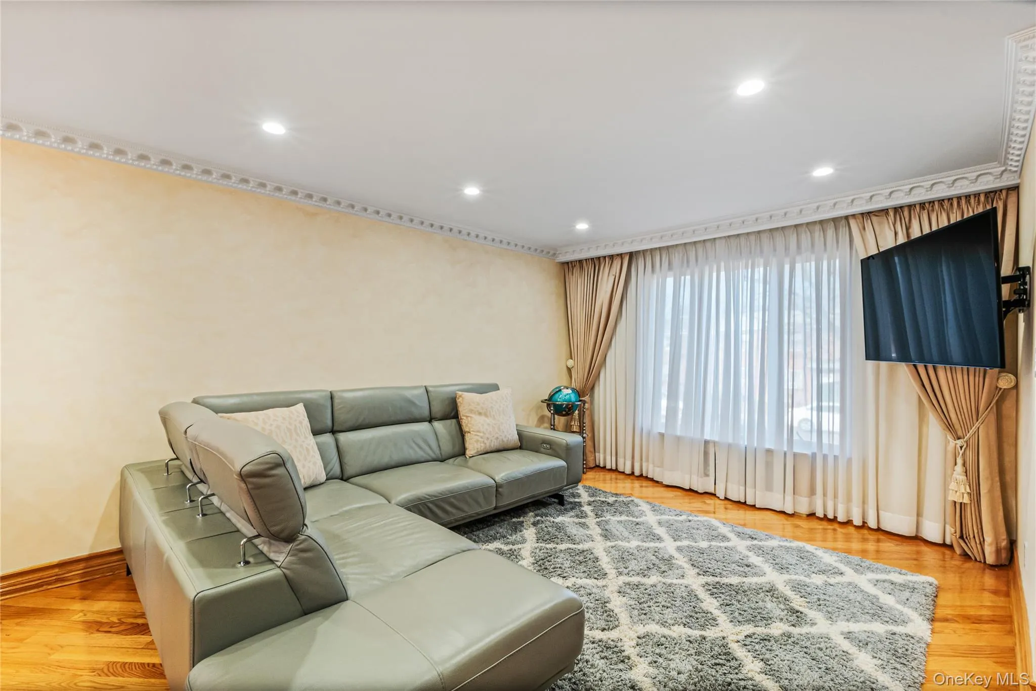 137-66 70th Road, New York, NY, 3 Bedrooms Bedrooms, 9 Rooms Rooms,2 BathroomsBathrooms,Residential,For Rent,70th,0,1047841 137-66 70th Road, New York, NY, 3 Bedrooms Bedrooms, 9 Rooms Rooms,2 BathroomsBathrooms,Residential,For Rent,70th,0,1047841