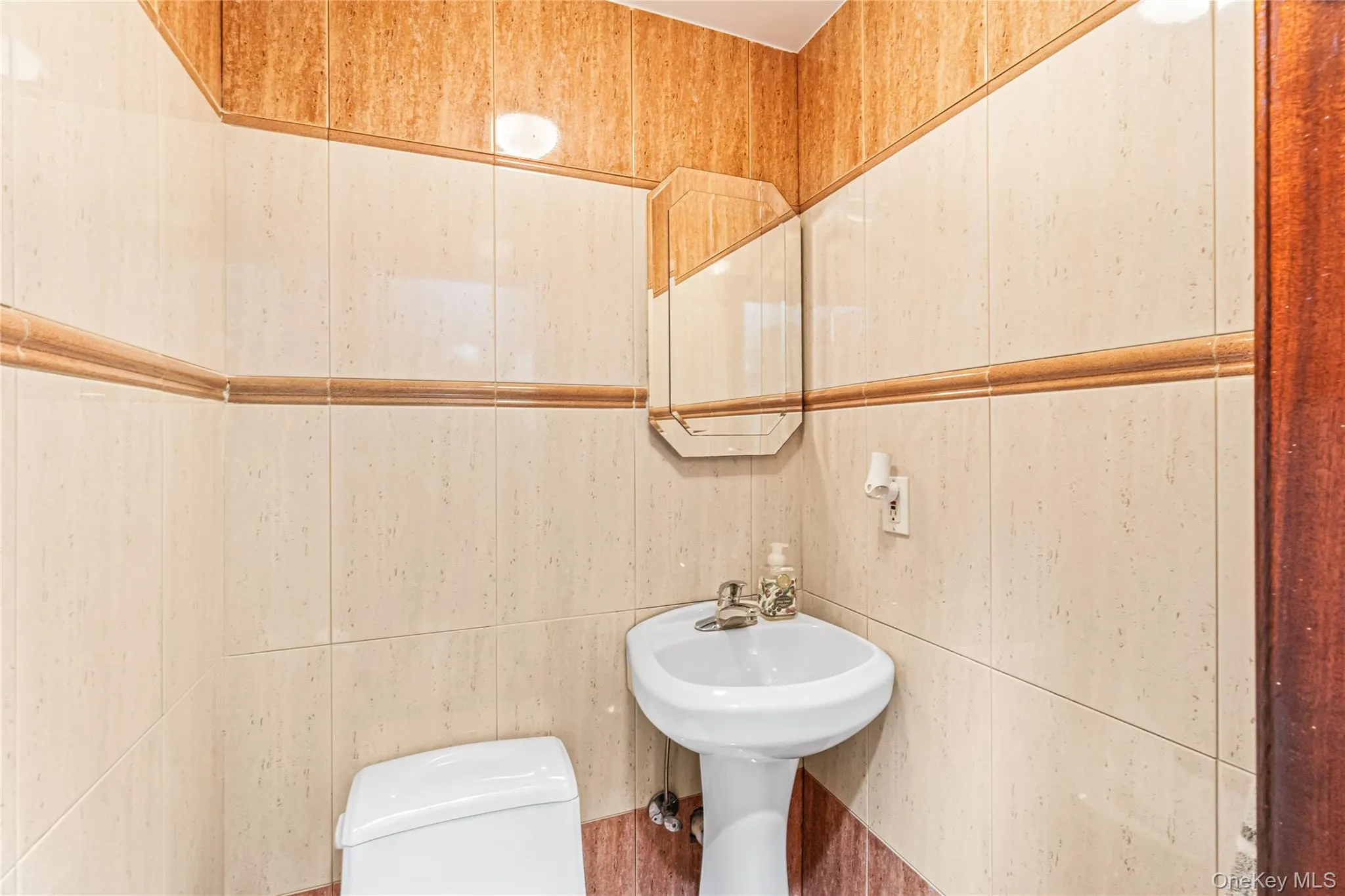 137-66 70th Road, New York, NY, 3 Bedrooms Bedrooms, 9 Rooms Rooms,2 BathroomsBathrooms,Residential,For Rent,70th,0,1047841 137-66 70th Road, New York, NY, 3 Bedrooms Bedrooms, 9 Rooms Rooms,2 BathroomsBathrooms,Residential,For Rent,70th,0,1047841