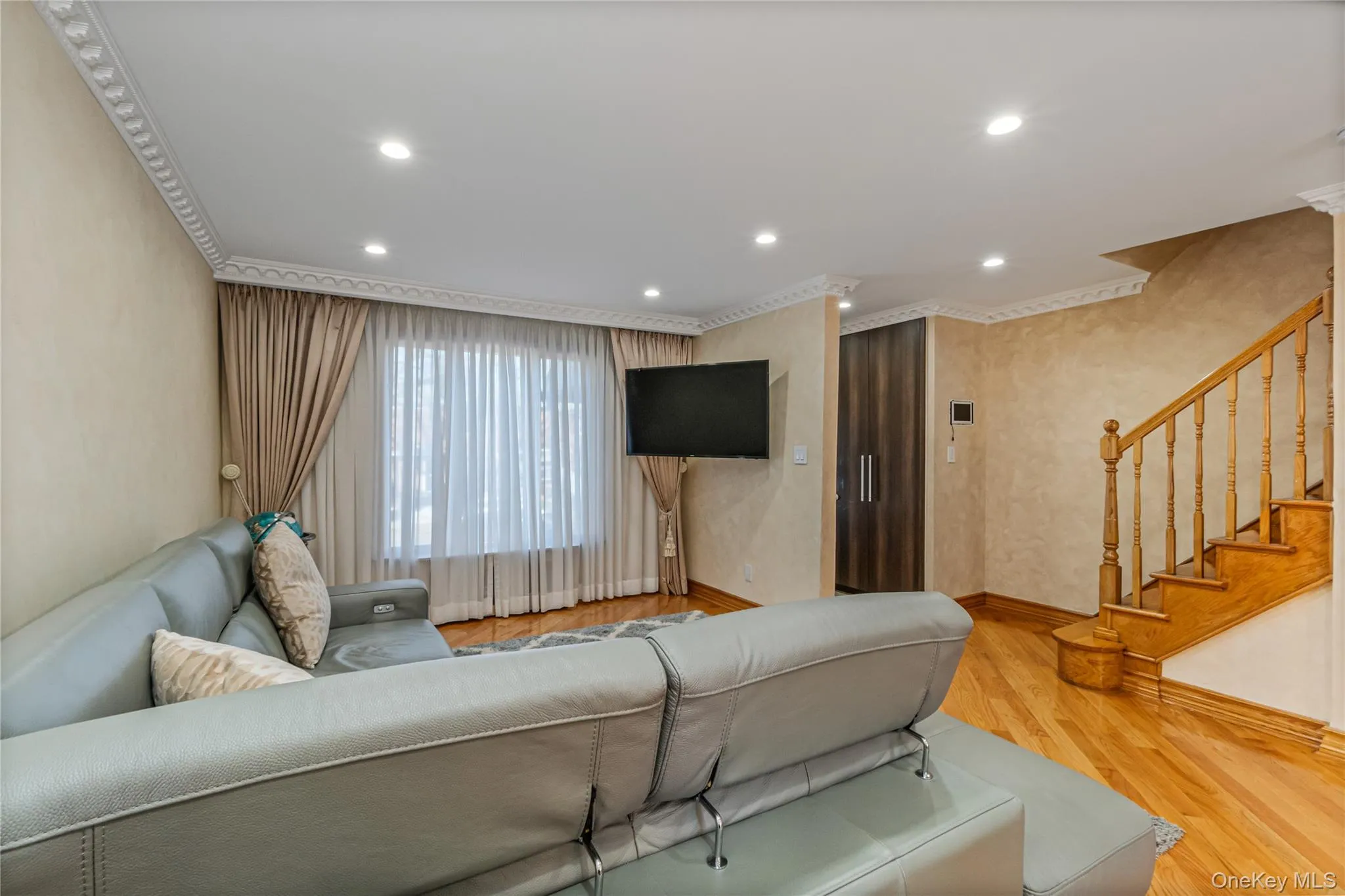 137-66 70th Road, New York, NY, 3 Bedrooms Bedrooms, 9 Rooms Rooms,2 BathroomsBathrooms,Residential,For Rent,70th,0,1047841 137-66 70th Road, New York, NY, 3 Bedrooms Bedrooms, 9 Rooms Rooms,2 BathroomsBathrooms,Residential,For Rent,70th,0,1047841