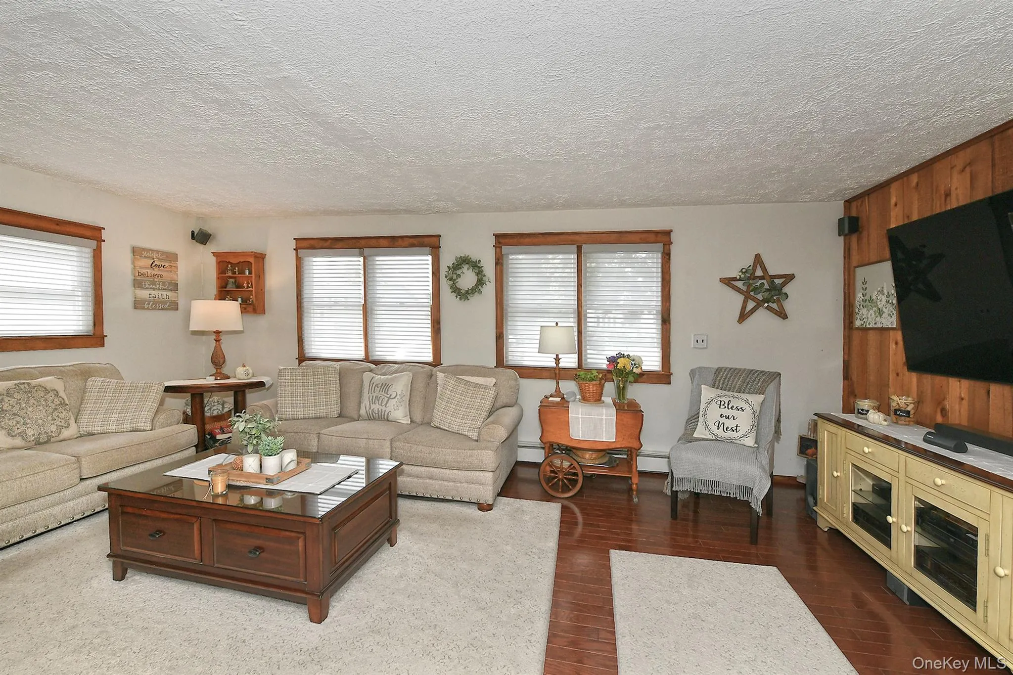 35 Jensen Road, Islip, NY, 4 Bedrooms Bedrooms, 10 Rooms Rooms,3 BathroomsBathrooms,Residential,For Rent,Jensen,0,1047846 35 Jensen Road, Islip, NY, 4 Bedrooms Bedrooms, 10 Rooms Rooms,3 BathroomsBathrooms,Residential,For Rent,Jensen,0,1047846