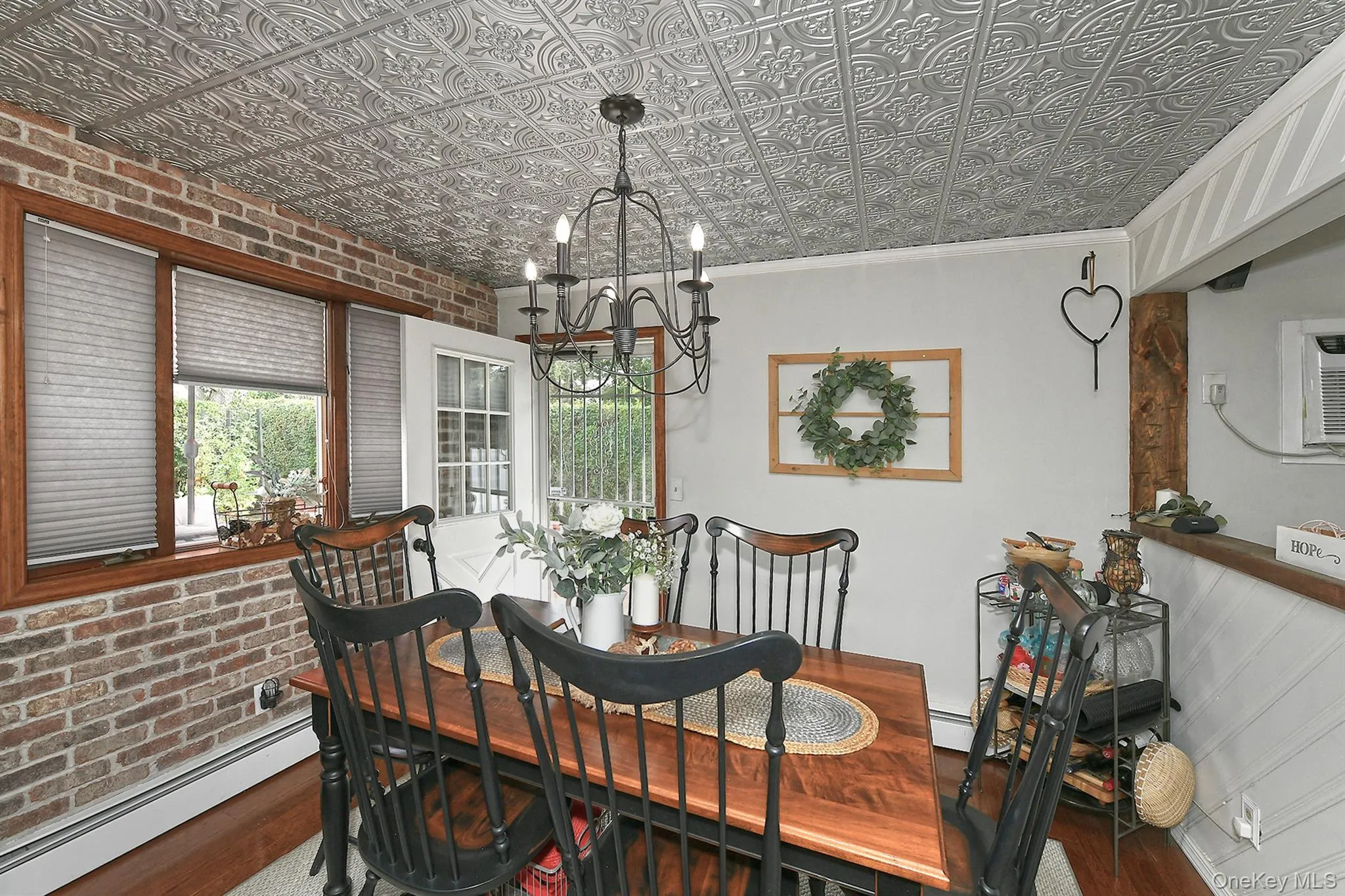 35 Jensen Road, Islip, NY, 4 Bedrooms Bedrooms, 10 Rooms Rooms,3 BathroomsBathrooms,Residential,For Rent,Jensen,0,1047846 35 Jensen Road, Islip, NY, 4 Bedrooms Bedrooms, 10 Rooms Rooms,3 BathroomsBathrooms,Residential,For Rent,Jensen,0,1047846